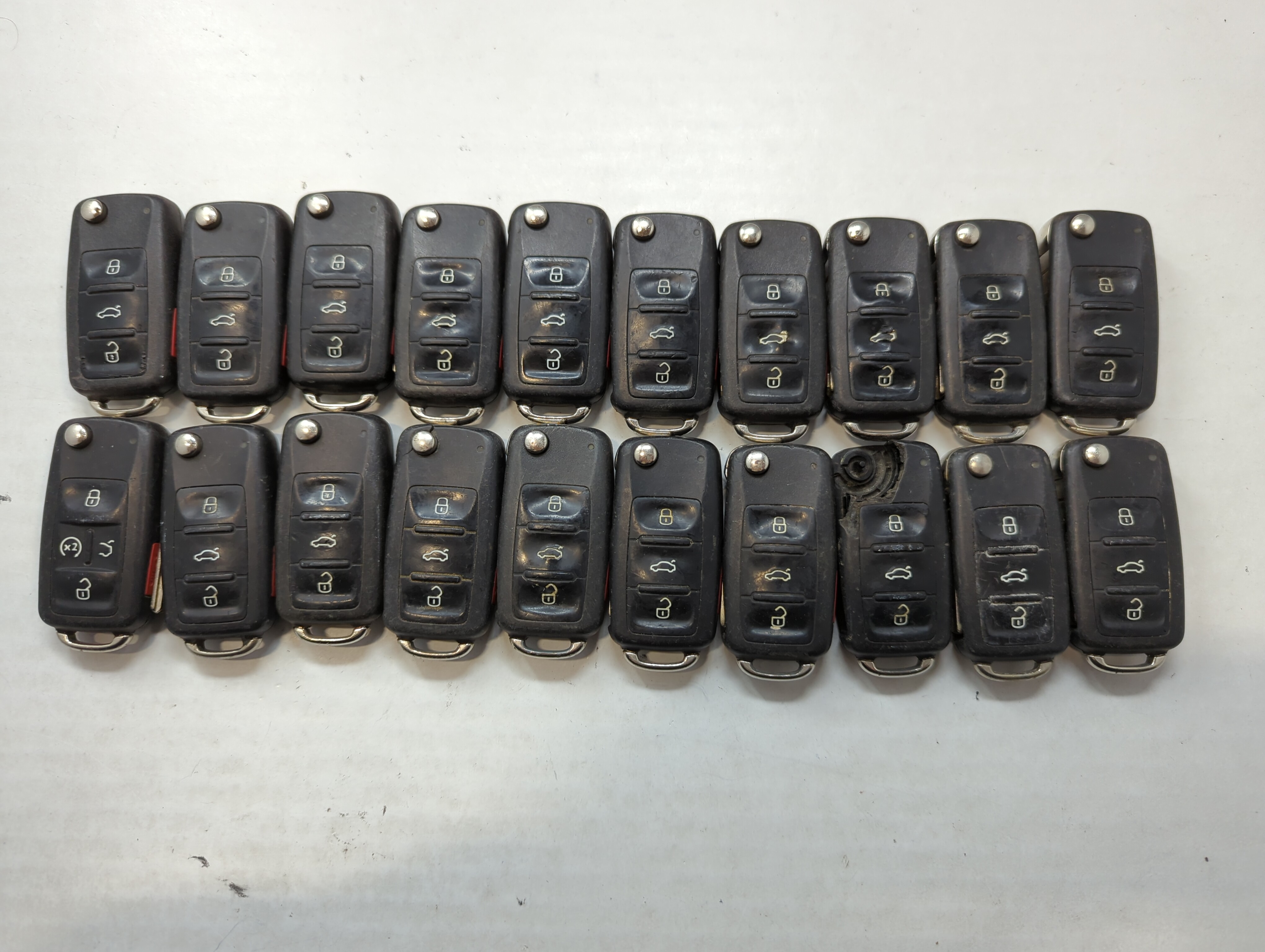 Lot of 20 Volkswagen Keyless Entry Remote Fob NBG8137T | NBG735868T 534702 - Oemusedautoparts1.com