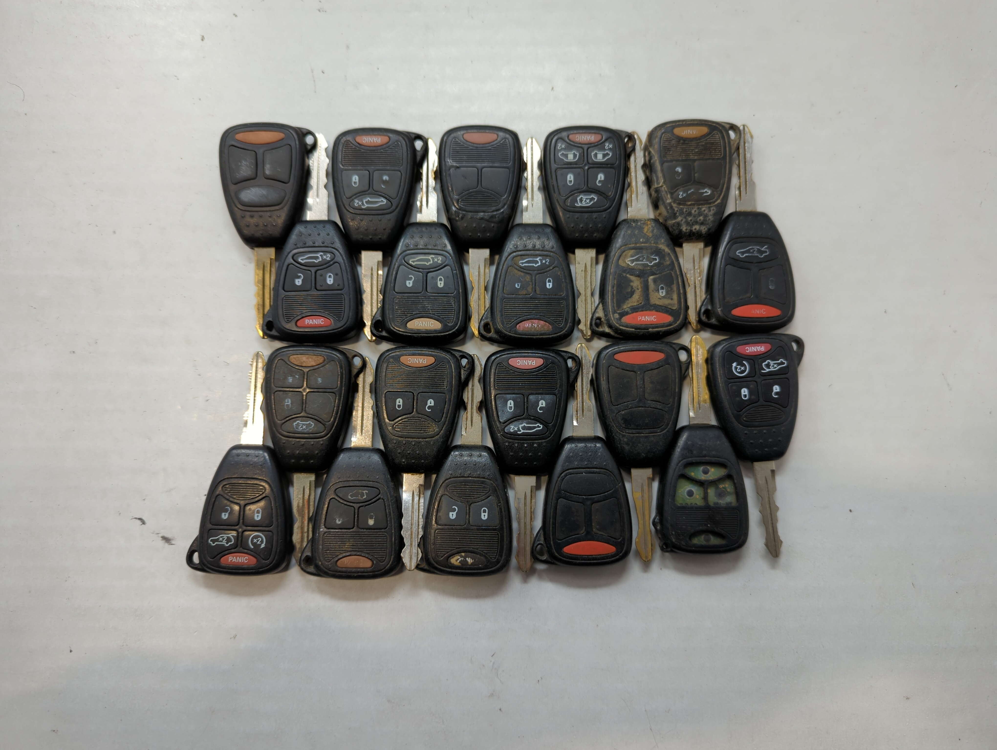 Lot of 20 Dodge Keyless Entry Remote Fob OHT692715AA | M3N5WY72XX | 534710 - Oemusedautoparts1.com