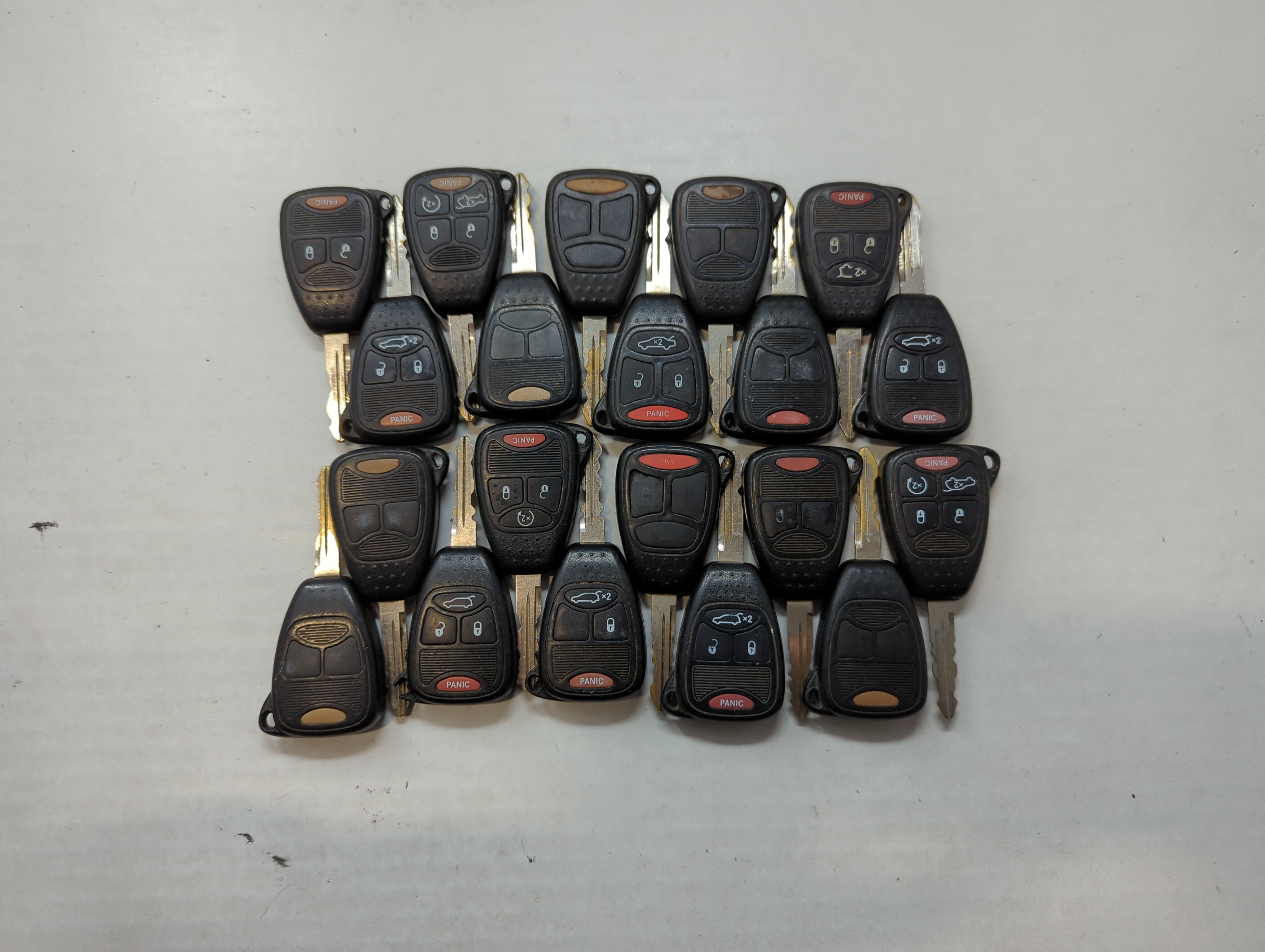 Lot of 20 Dodge Keyless Entry Remote Fob OHT692715AA | M3N5WY72XX | 534821 - Oemusedautoparts1.com