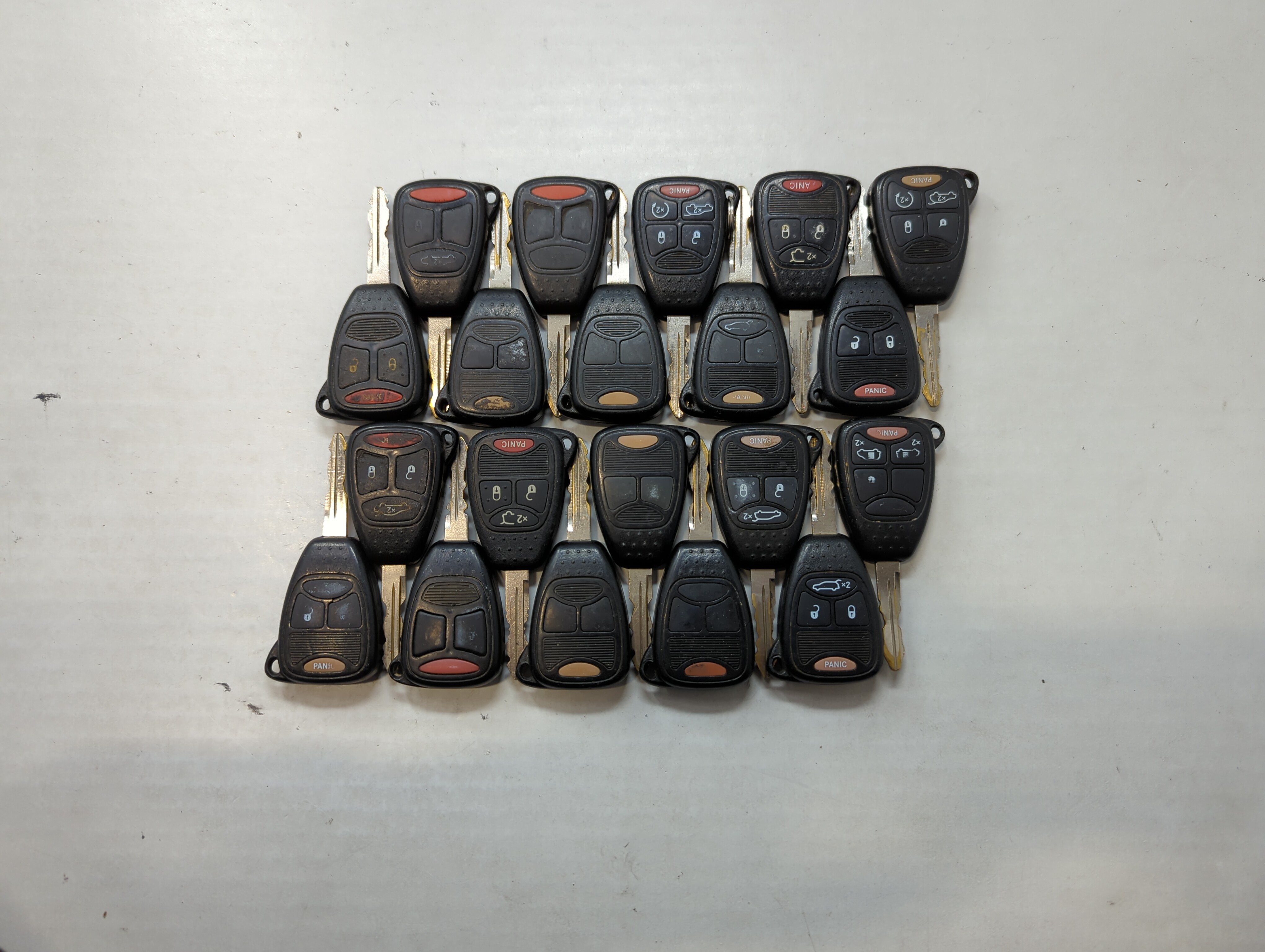 Lot of 20 Dodge Keyless Entry Remote Fob OHT692715AA | M3N5WY72XX | 534823 - Oemusedautoparts1.com