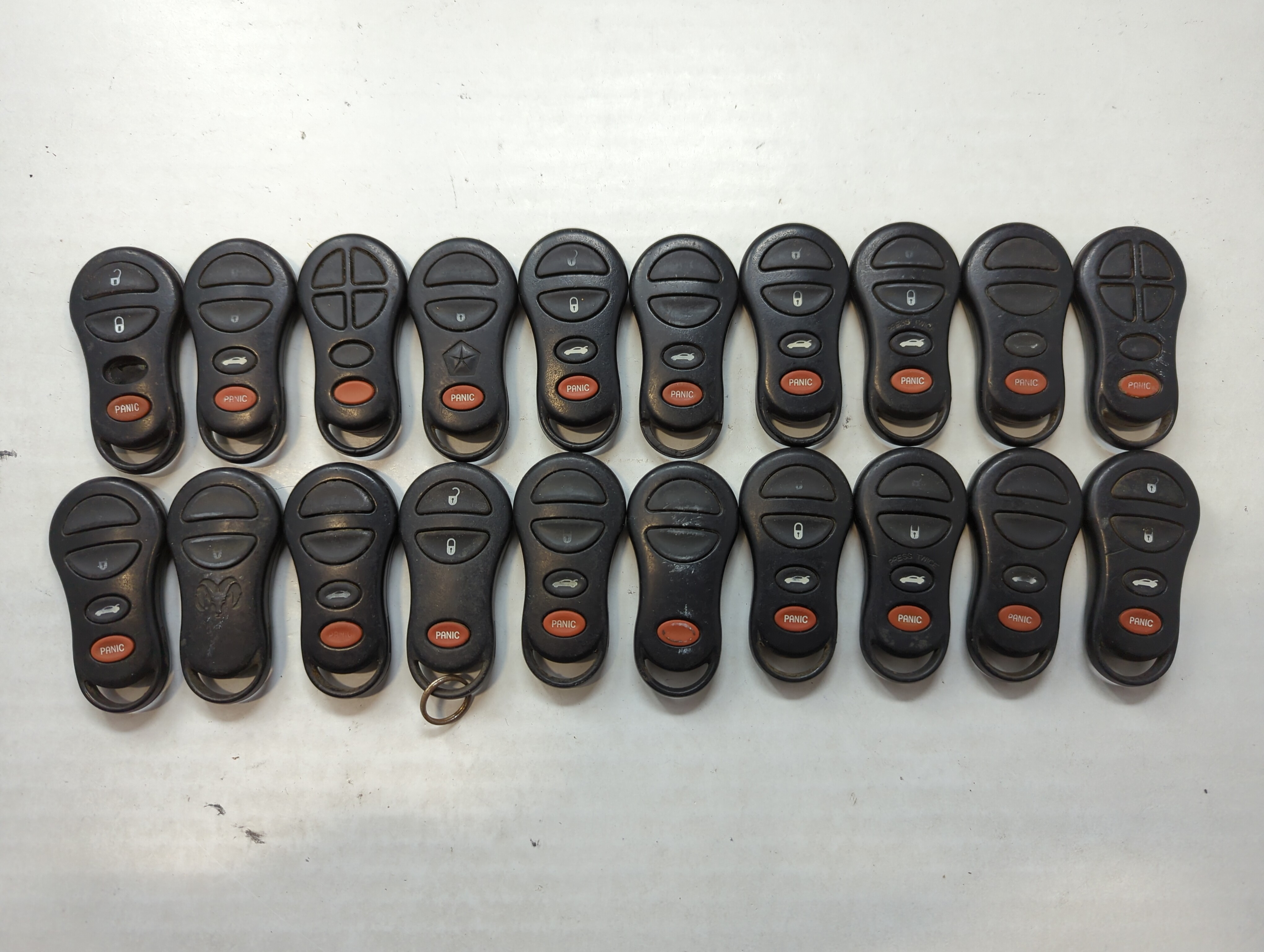 Lot of 20 Dodge Keyless Entry Remote Fob GQ43VT9T | GQ43VTi7T MIXED PART 534824 - Oemusedautoparts1.com