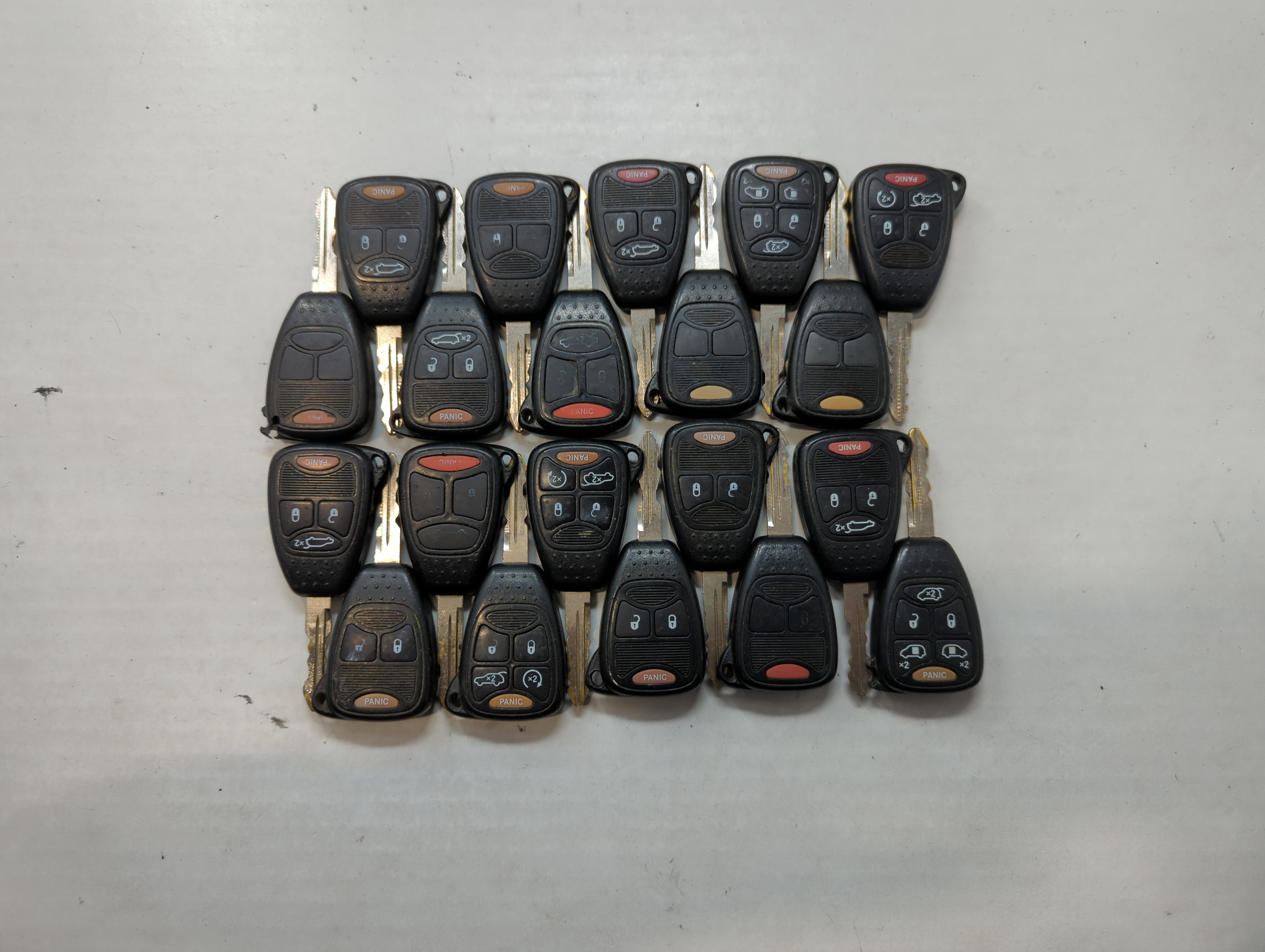 Lot of 20 Dodge Keyless Entry Remote Fob OHT692715AA | M3N5WY72XX | 534825 - Oemusedautoparts1.com