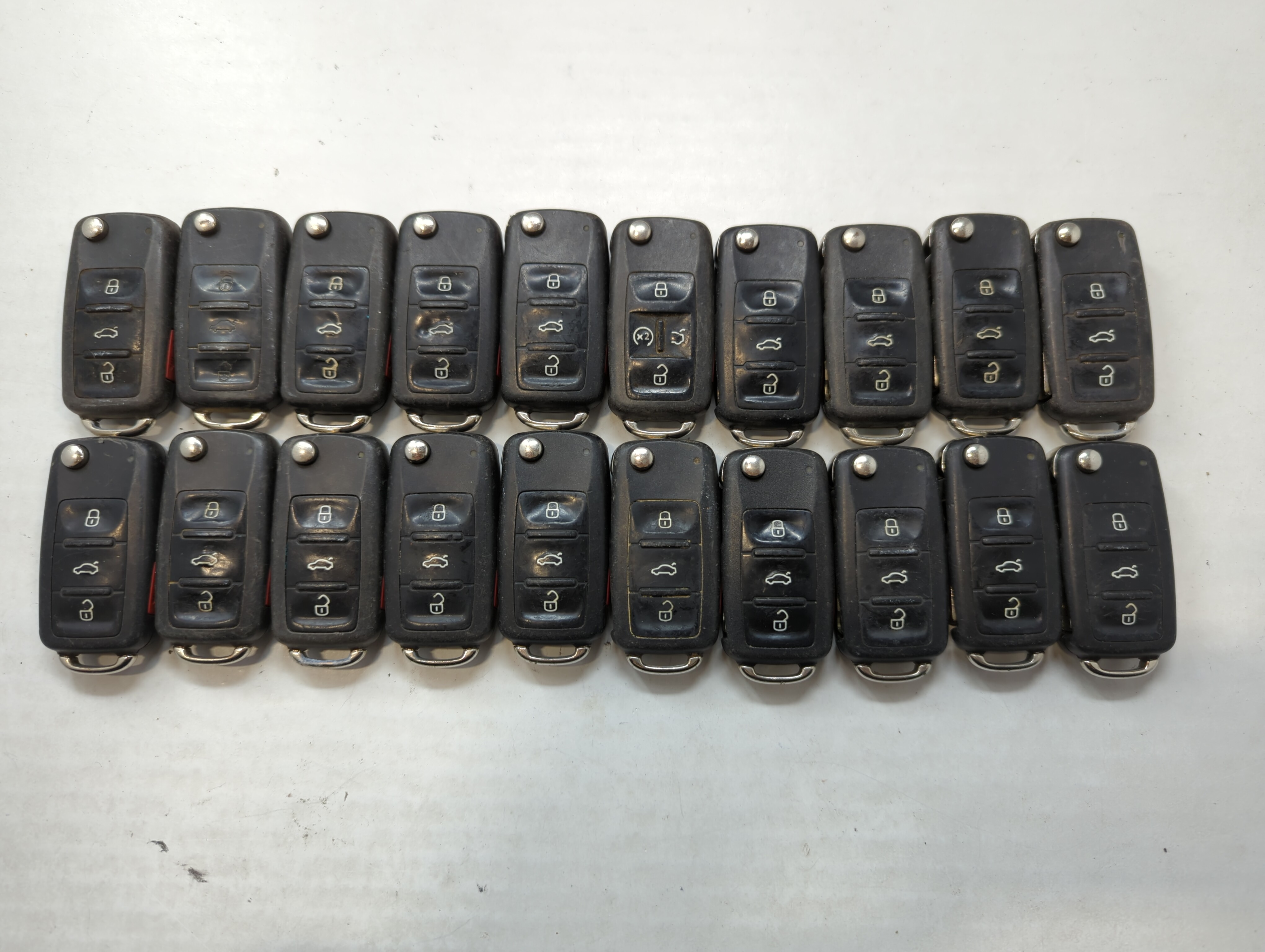 Lot of 20 Volkswagen Keyless Entry Remote Fob NBG8137T | NBG735868T 534827 - Oemusedautoparts1.com