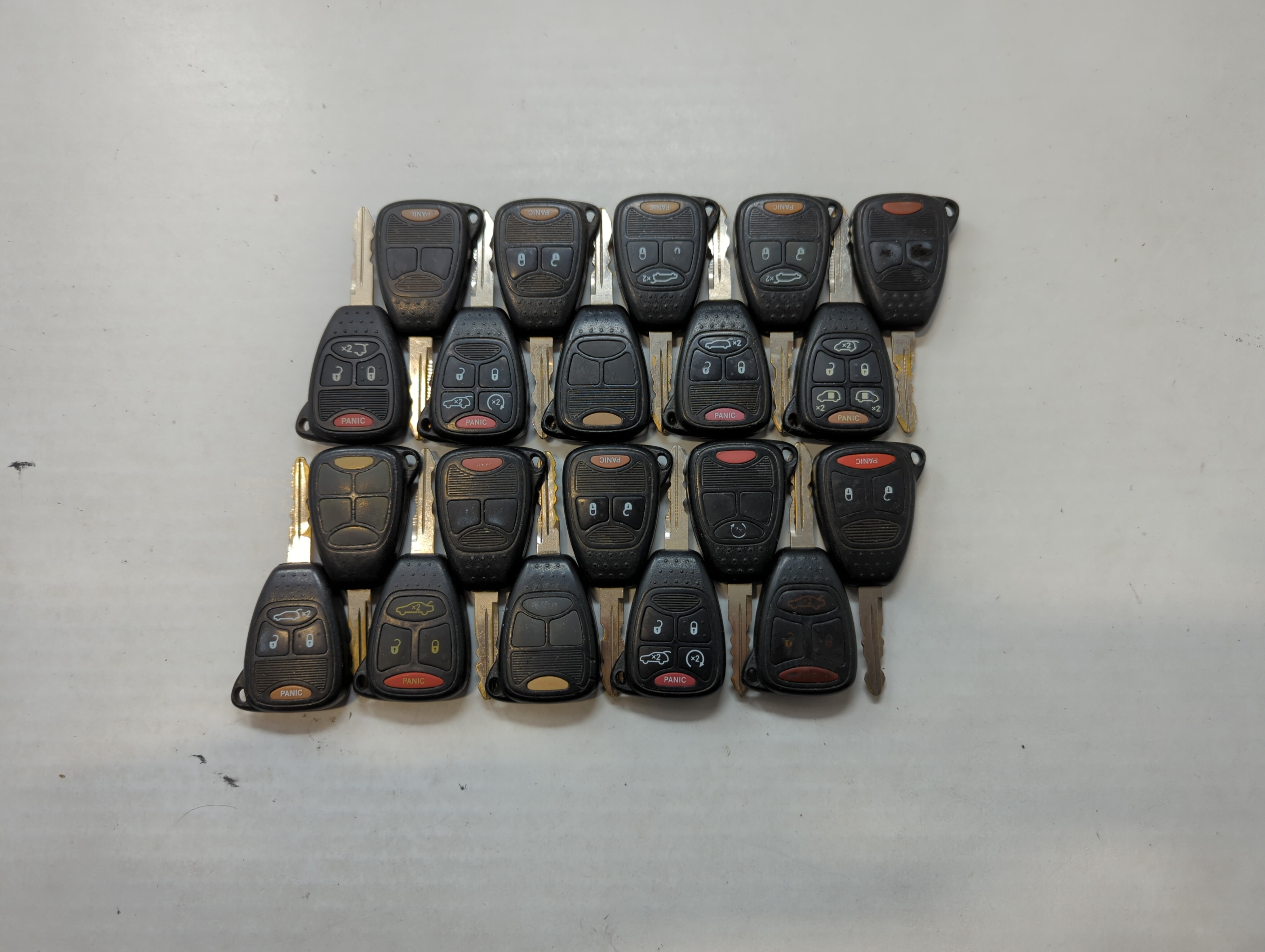 Lot of 20 Dodge Keyless Entry Remote Fob OHT692715AA | M3N5WY72XX | 534888 - Oemusedautoparts1.com