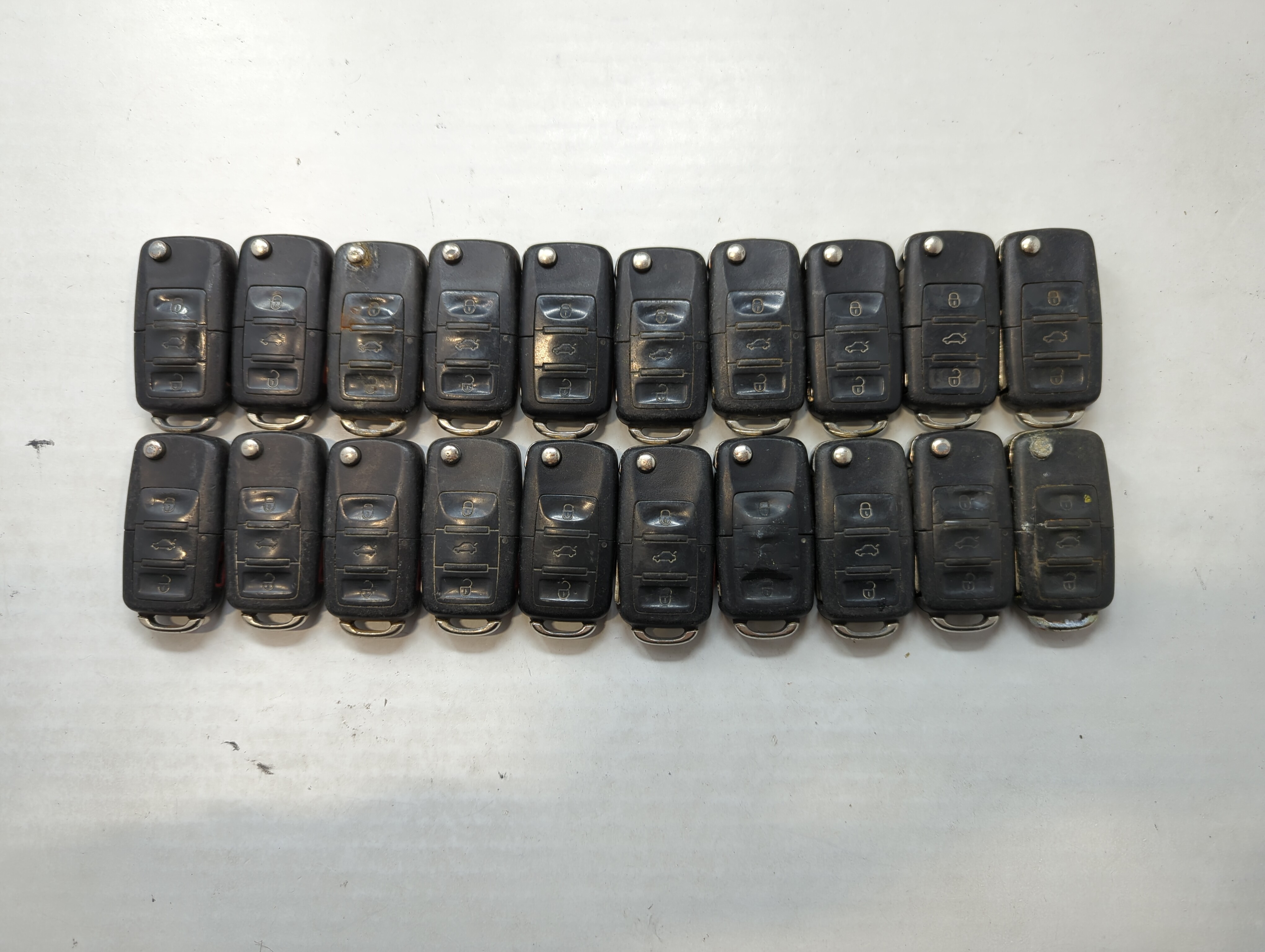 Lot of 20 Volkswagen Keyless Entry Remote Fob NBG8137T | NBG735868T 534889 - Oemusedautoparts1.com