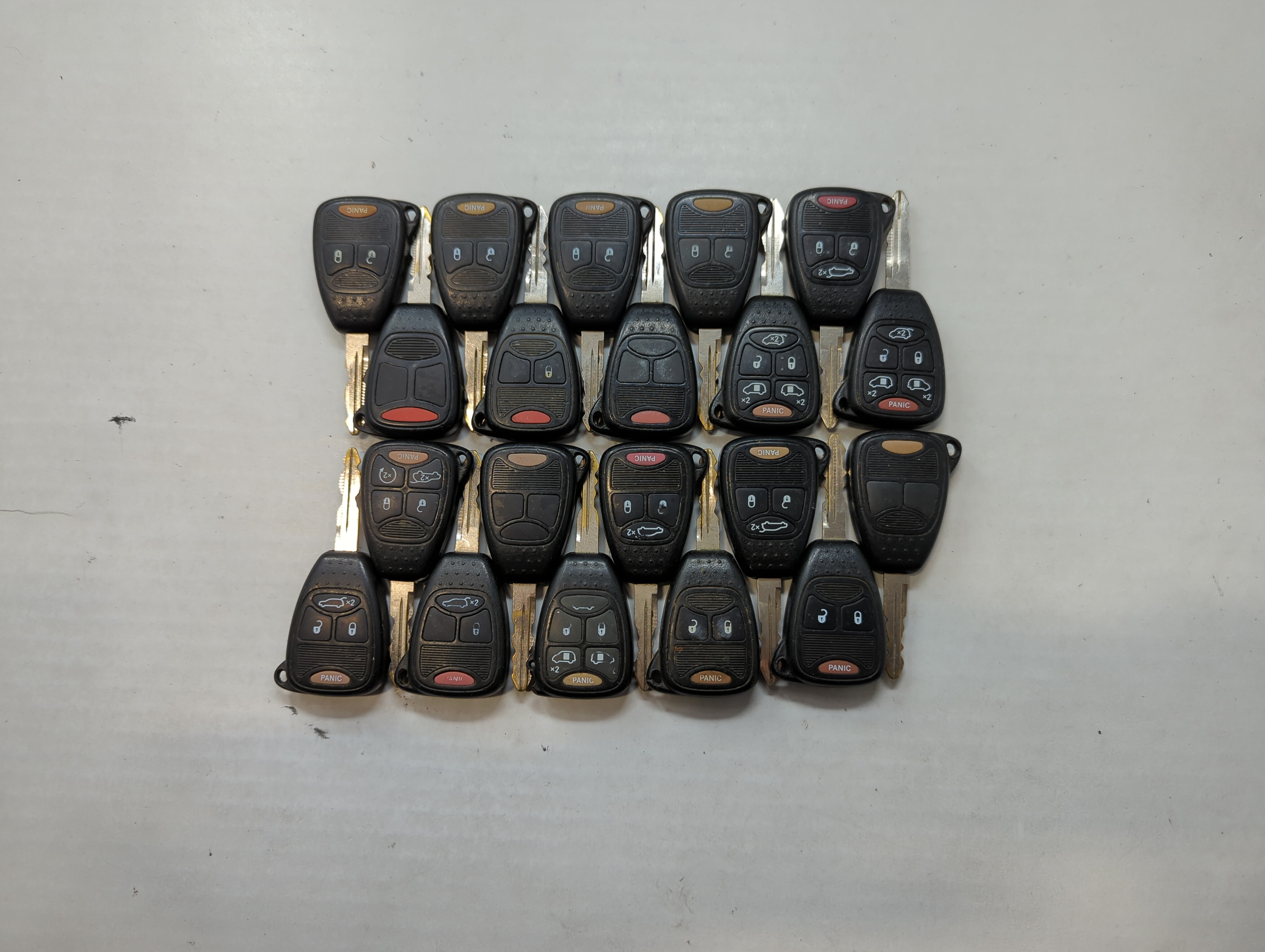 Lot of 20 Dodge Keyless Entry Remote Fob OHT692715AA | M3N5WY72XX | 534895 - Oemusedautoparts1.com