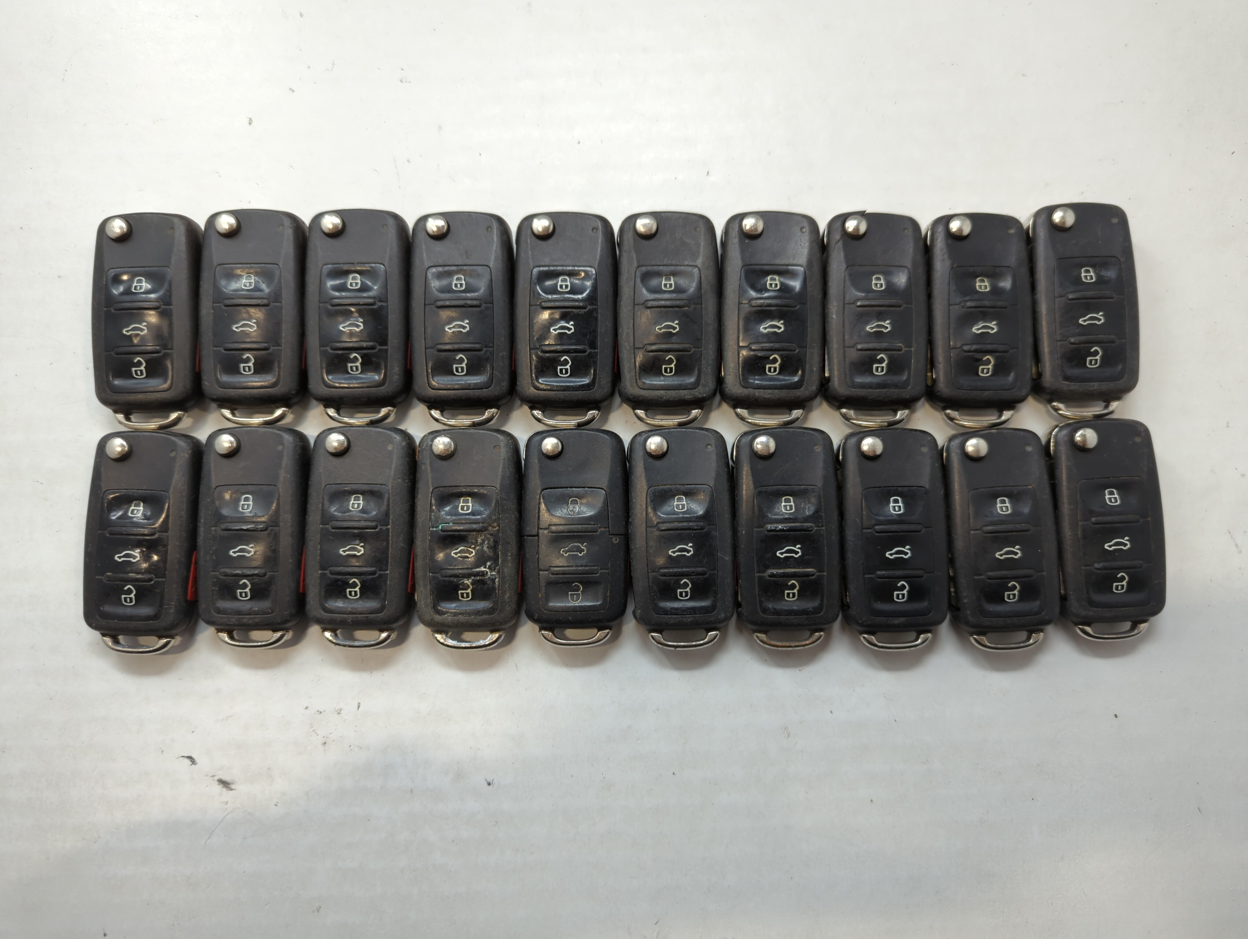 Lot of 20 Volkswagen Keyless Entry Remote Fob NBG8137T | NBG735868T 534899 - Oemusedautoparts1.com