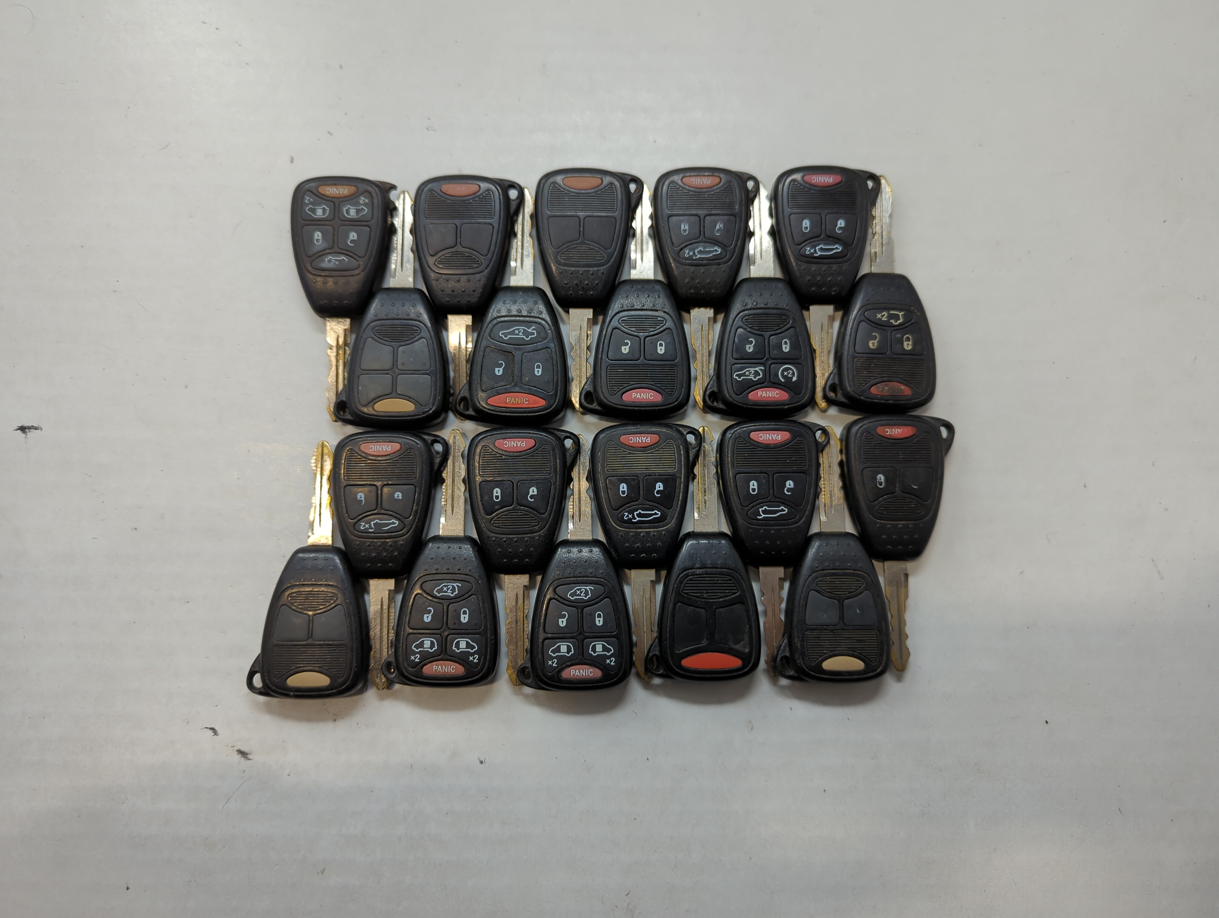Lot of 20 Dodge Keyless Entry Remote Fob OHT692715AA | M3N5WY72XX | 534905 - Oemusedautoparts1.com