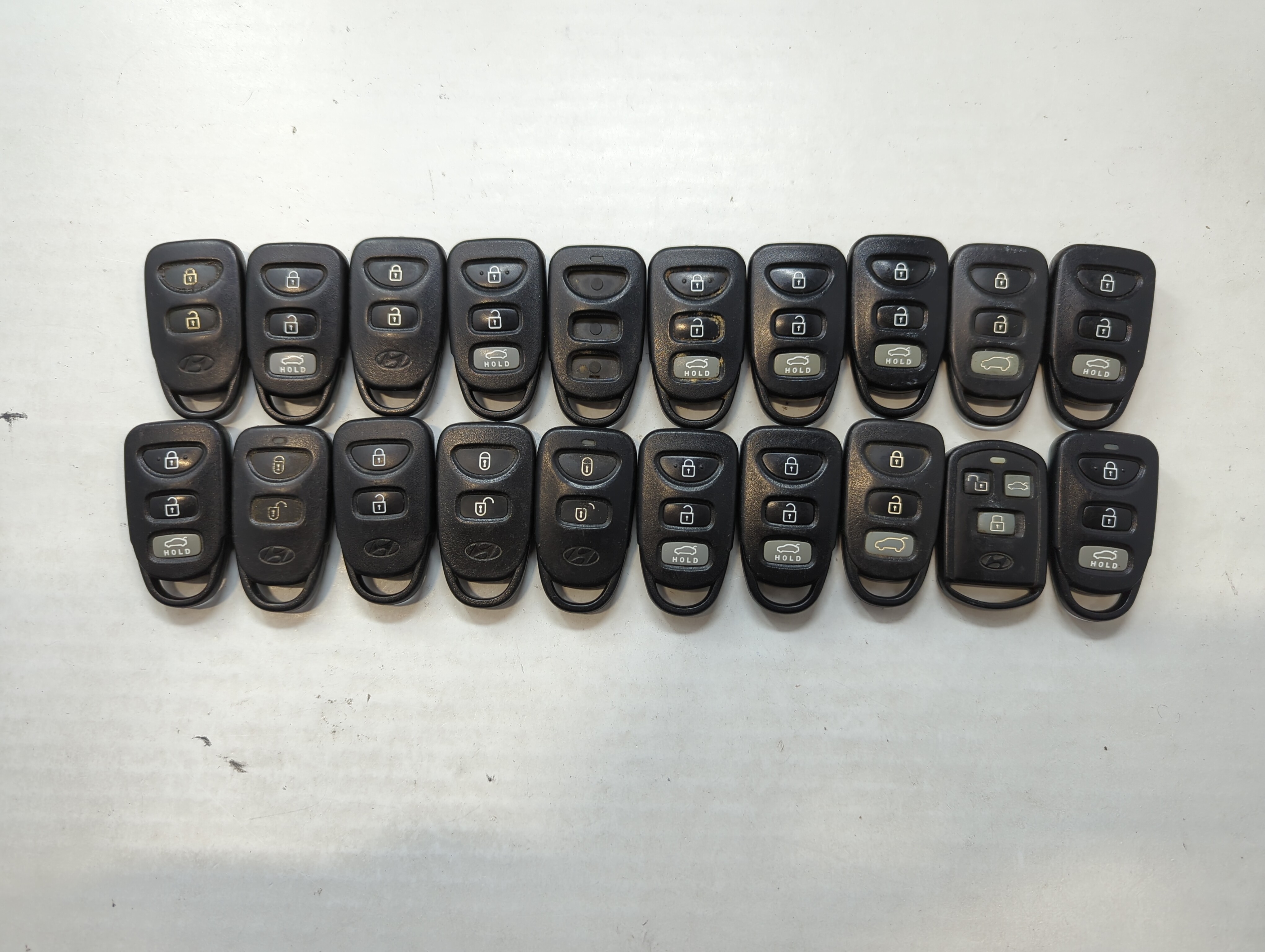 Lot of 20 Hyundai Keyless Entry Remote Fob MIXED FCC IDS MIXED PART 534962 - Oemusedautoparts1.com
