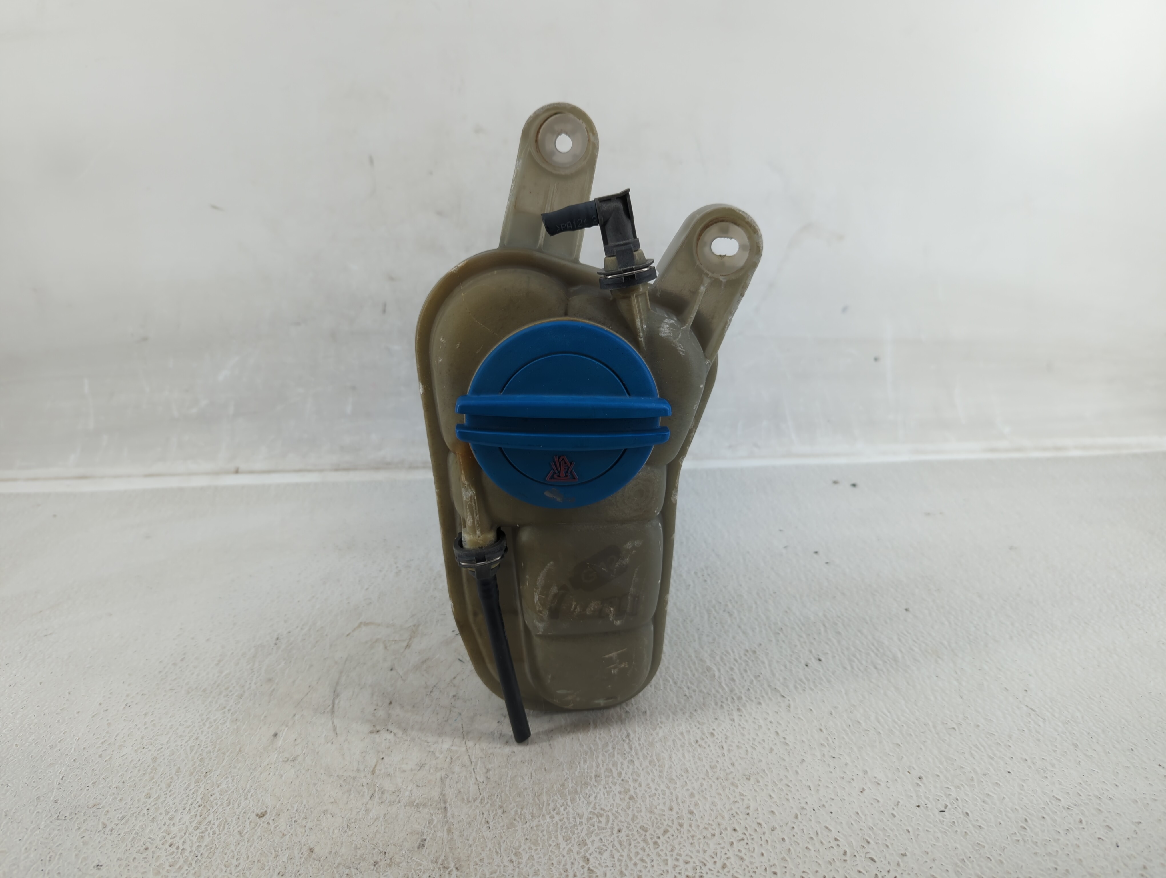 Picture of 2013-2016 Audi A4 Radiator Coolant Overflow Expansion Tank Bottle 535509