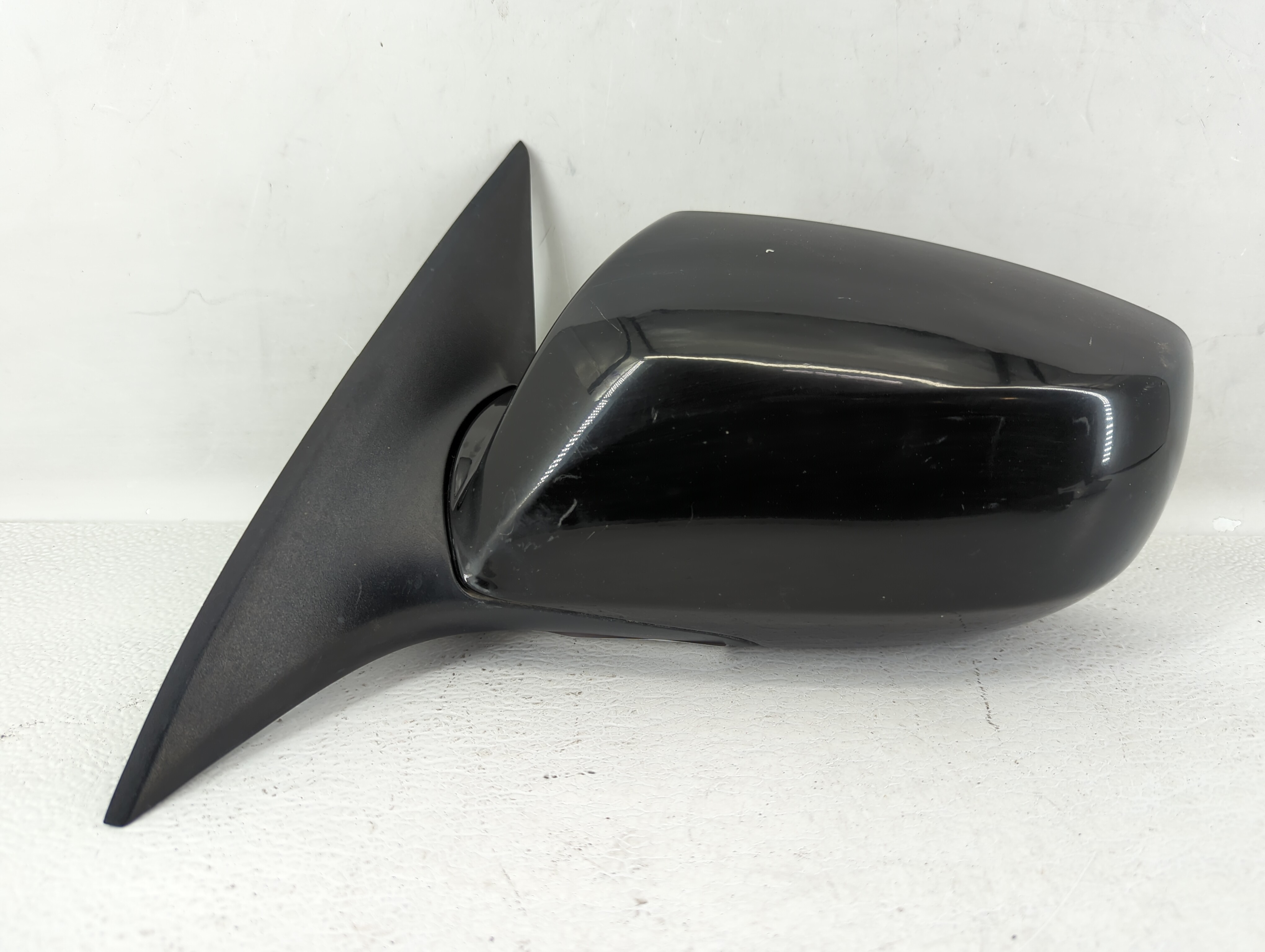 Picture of 2009-2016 Hyundai Genesis Driver Left Side View Power Door Mirror Black 538988