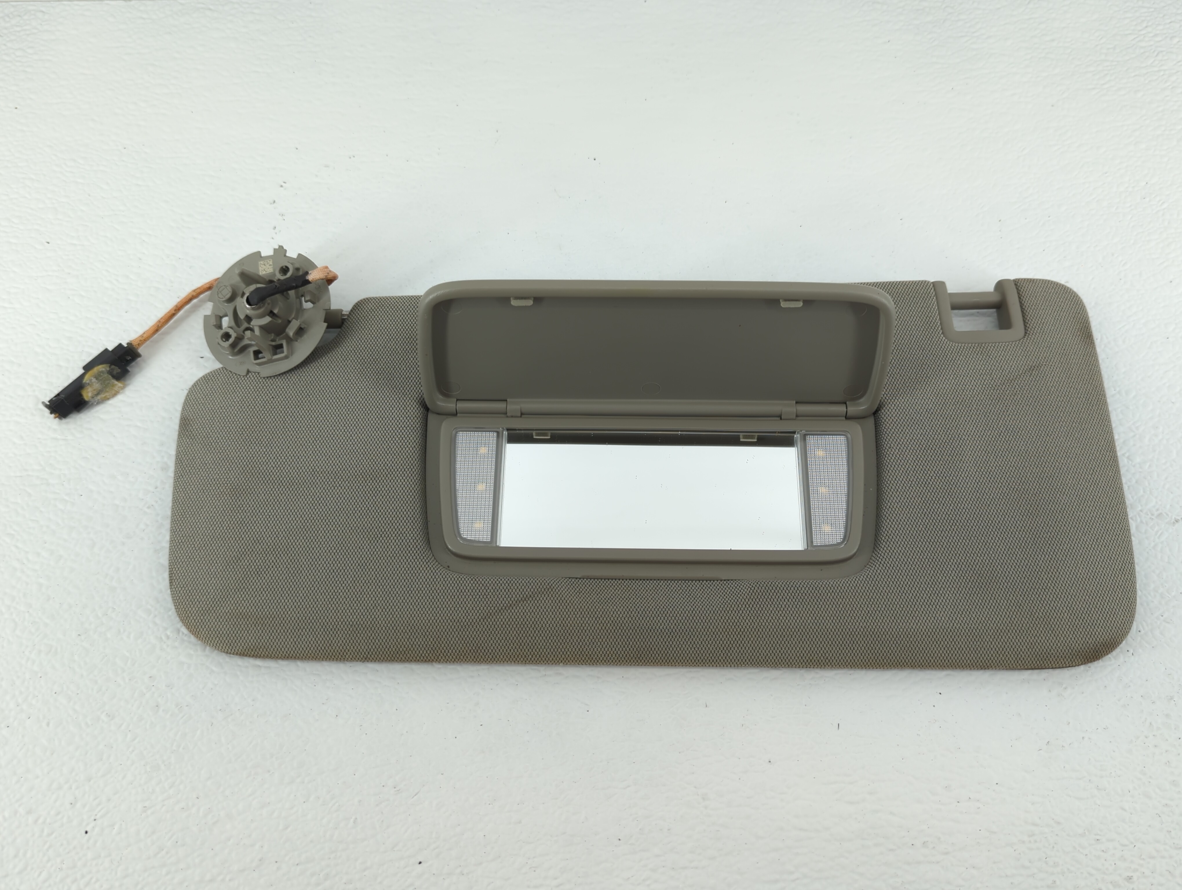 Picture of 2019-2020 Cadillac Xt4 Passenger Sun Visor Mirror Right Sunvisor Beige 539346