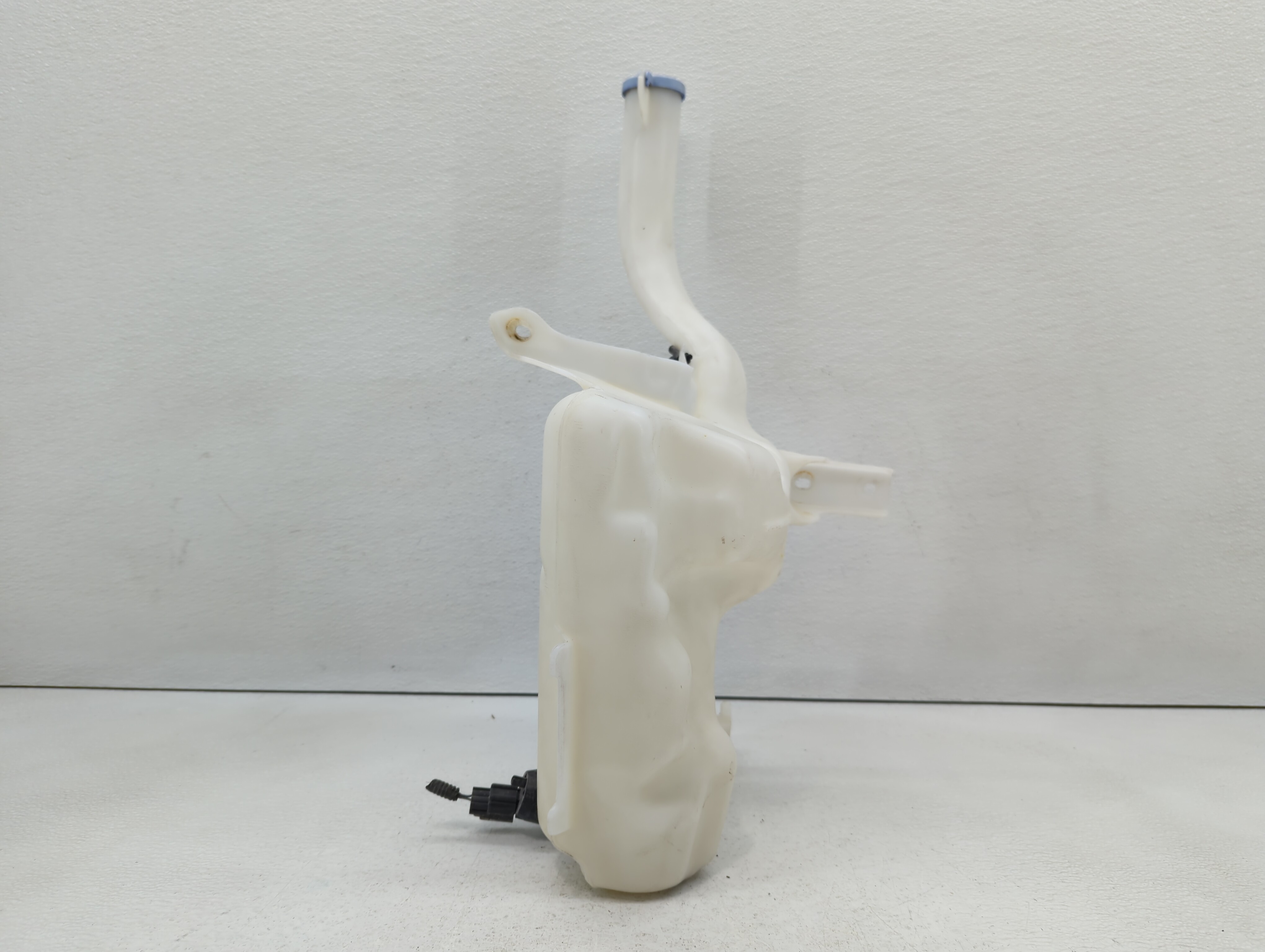 2013-2014 Ford Fusion Windshield Washer Fluid Reservoir Bottle Oem 541292 - Oemusedautoparts1.com