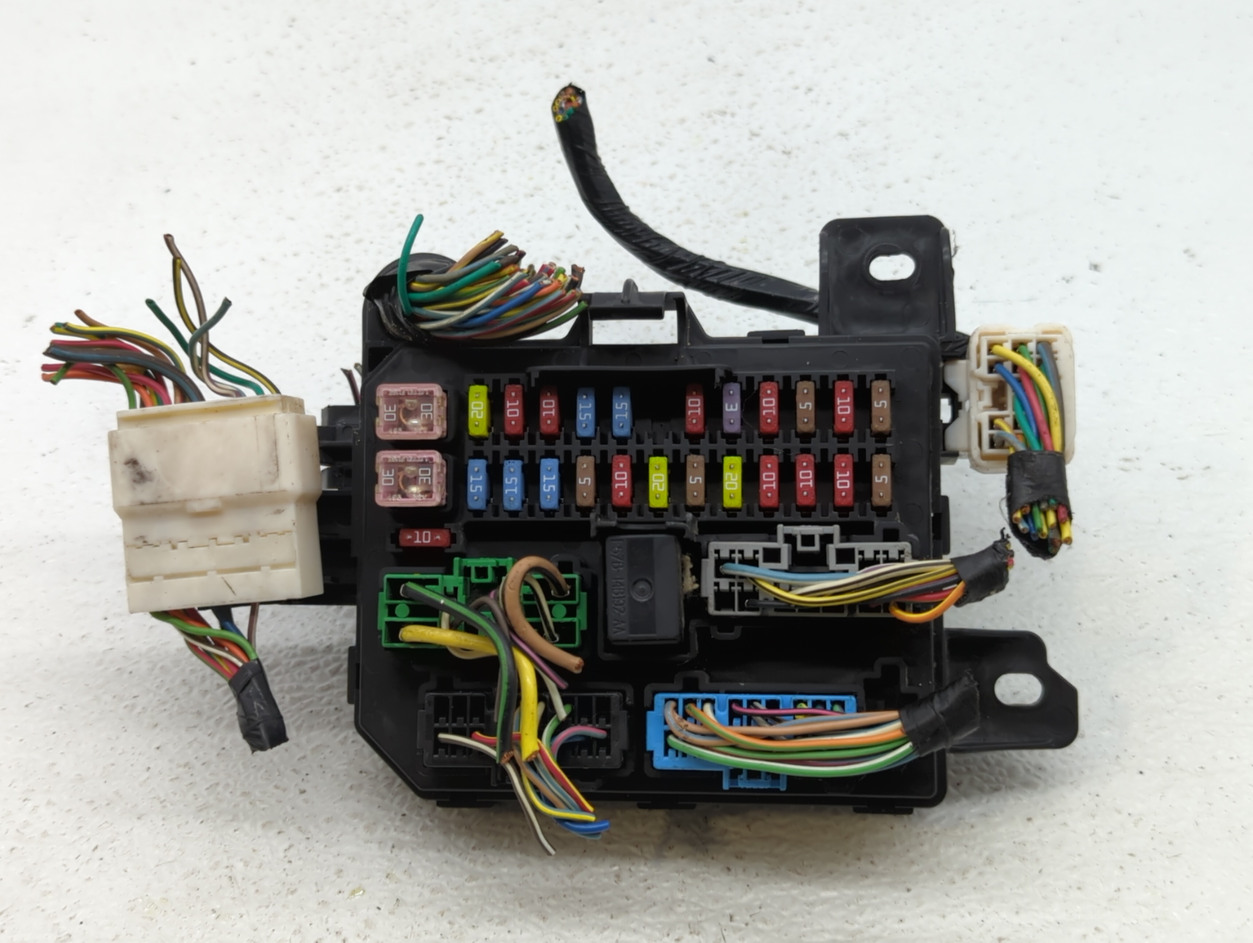 Picture of 2001-2004 Mazda Tribute Fusebox Fuse Box Relay Module Ec0166730j 543849