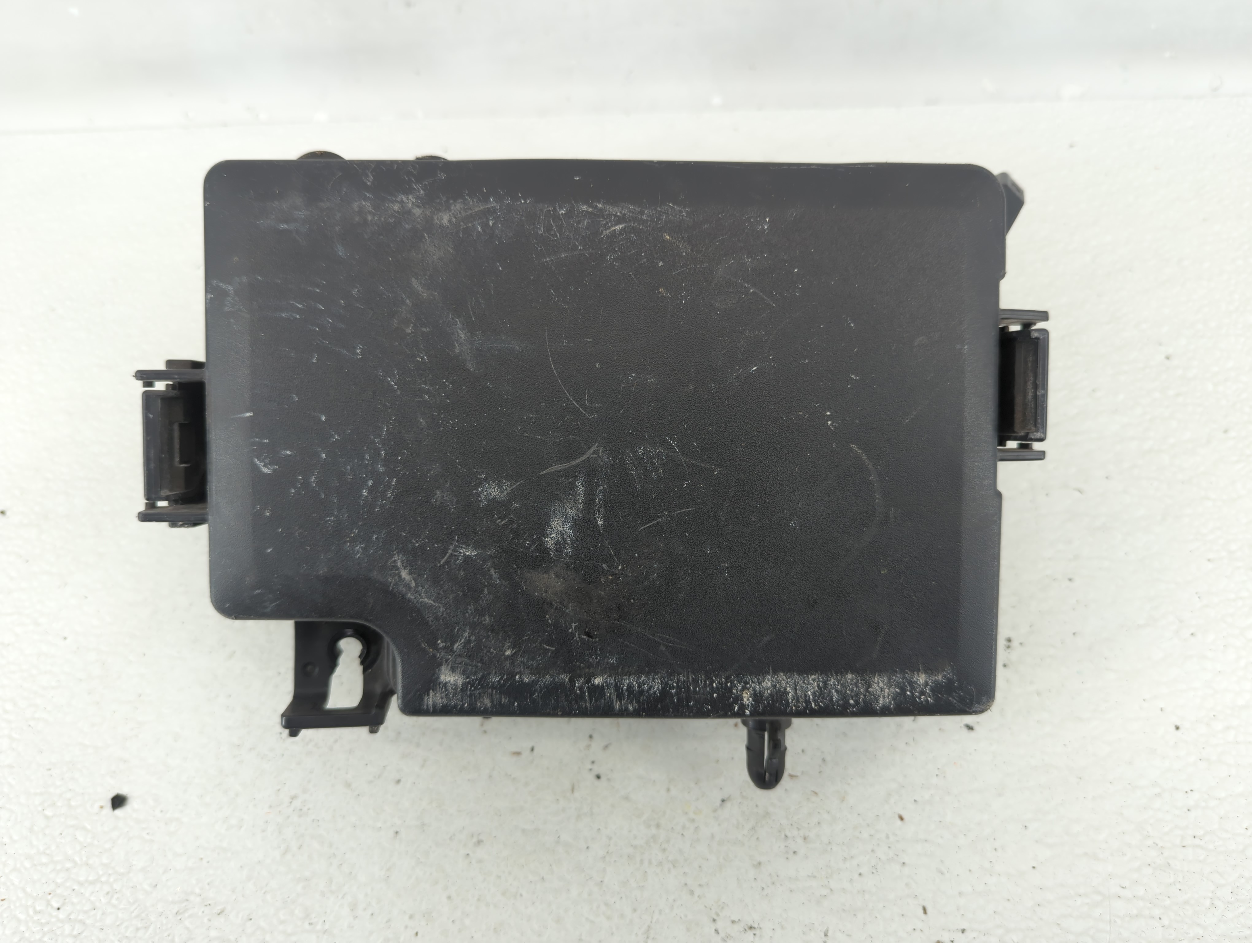 Picture of 2017-2017 Hyundai Elantra Fusebox Fuse Box Relay Module 545690