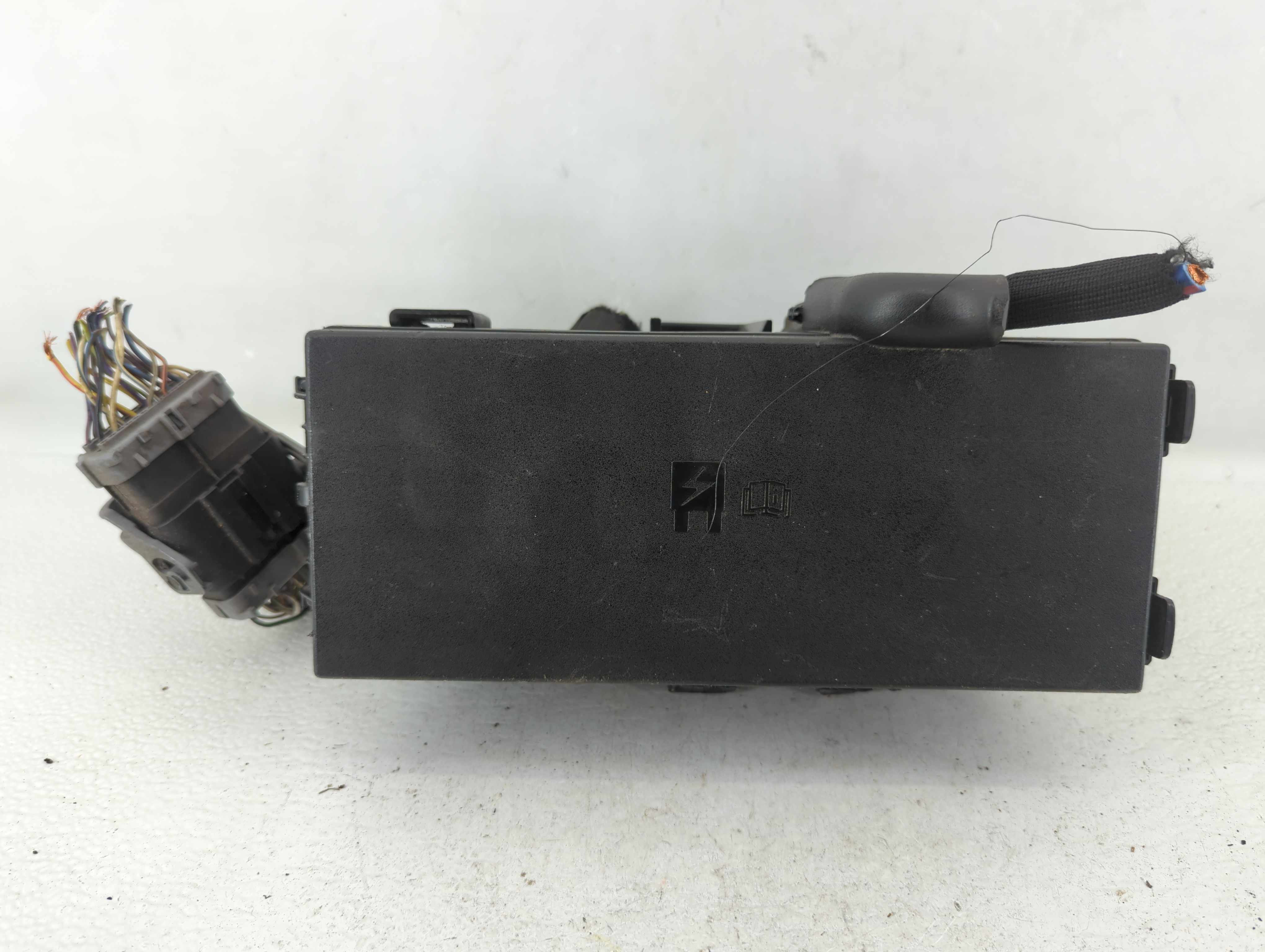 2013-2016 Ford Taurus Fusebox Fuse Box Relay Module |dg1t-14a003-ba 545702 - Oemusedautoparts1.com