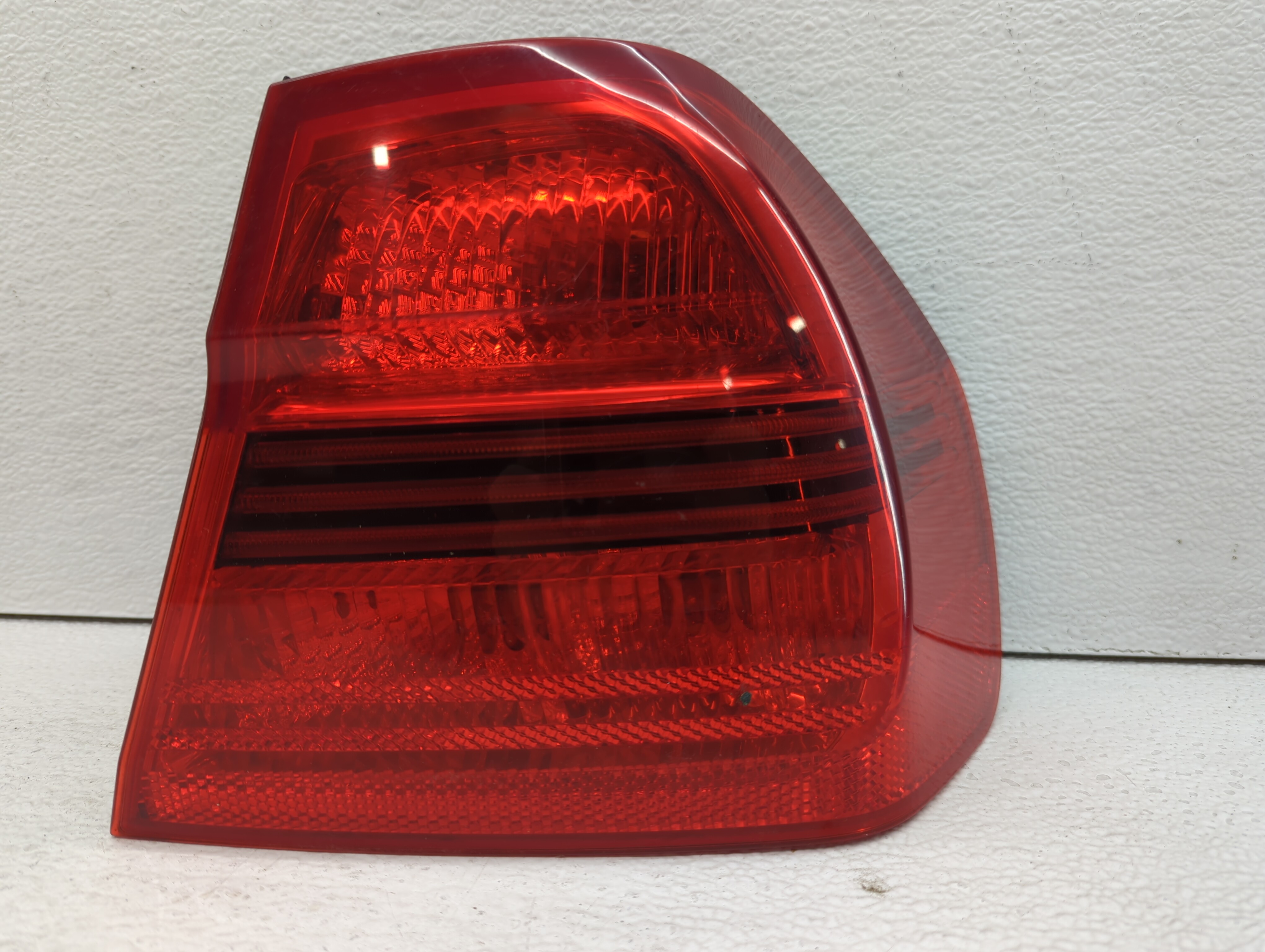 2007-2008 Bmw 328i Passenger Right Side Tail Light Taillight Oem 552415 - Oemusedautoparts1.com