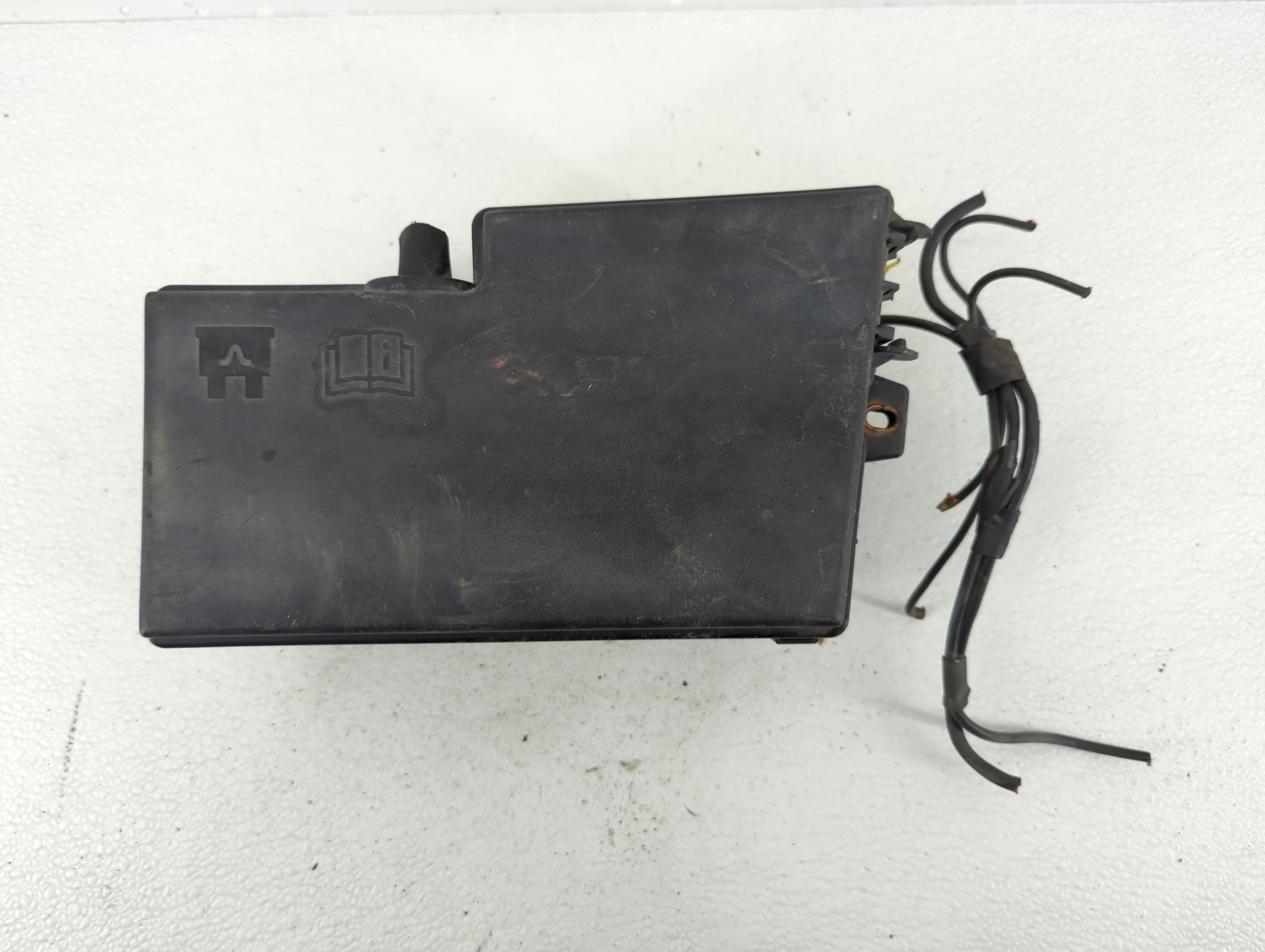 Volvo V40 Fusebox Fuse Box Relay Module |8688040 554106 - Oemusedautoparts1.com