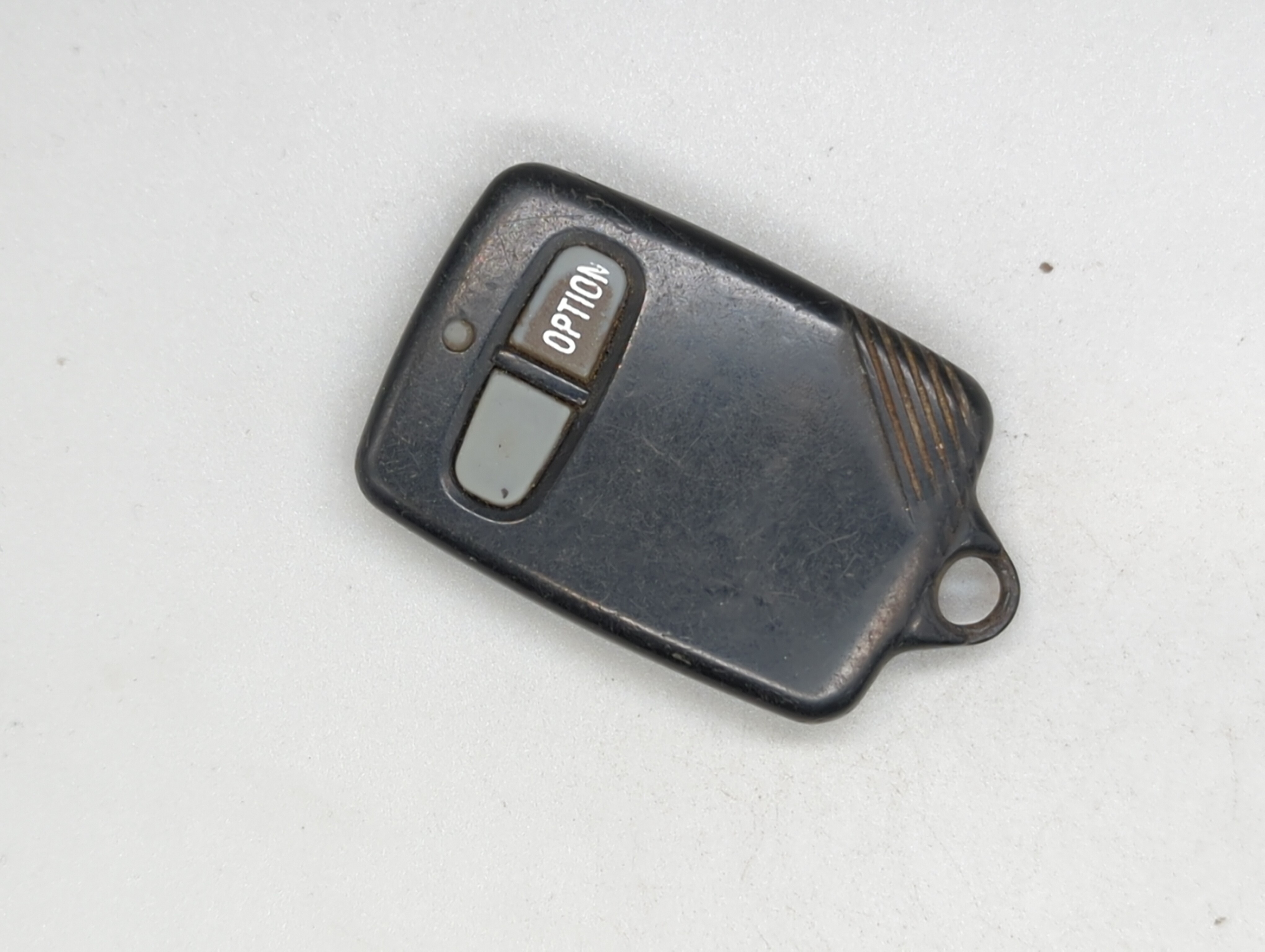 Picture of Keyless Entry Remote Fob ELVAT8C 2 buttons 554679