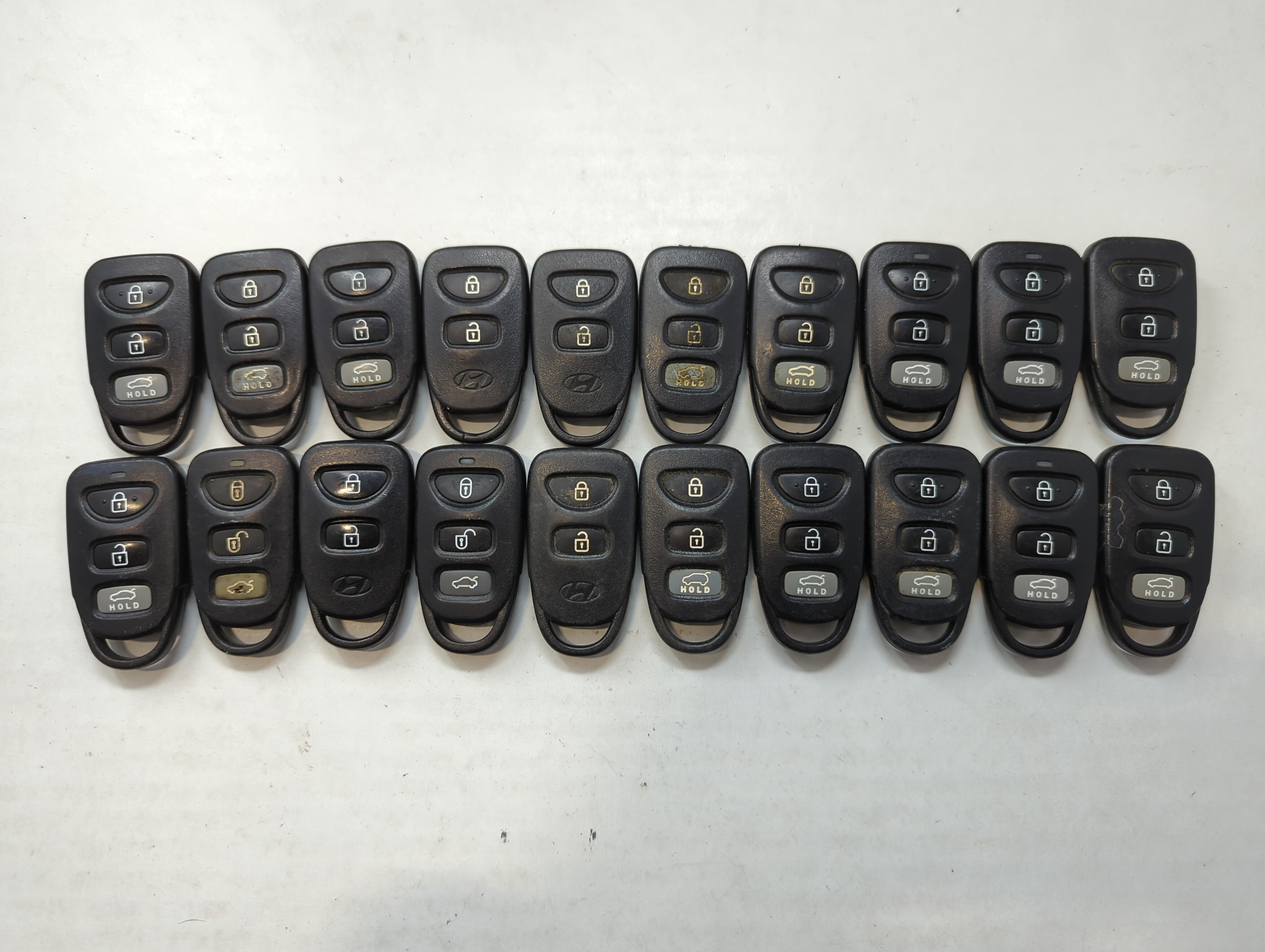 Picture of Lot of 20 Hyundai Keyless Entry Remote Fob MIXED FCC IDS MIXED PART 558005