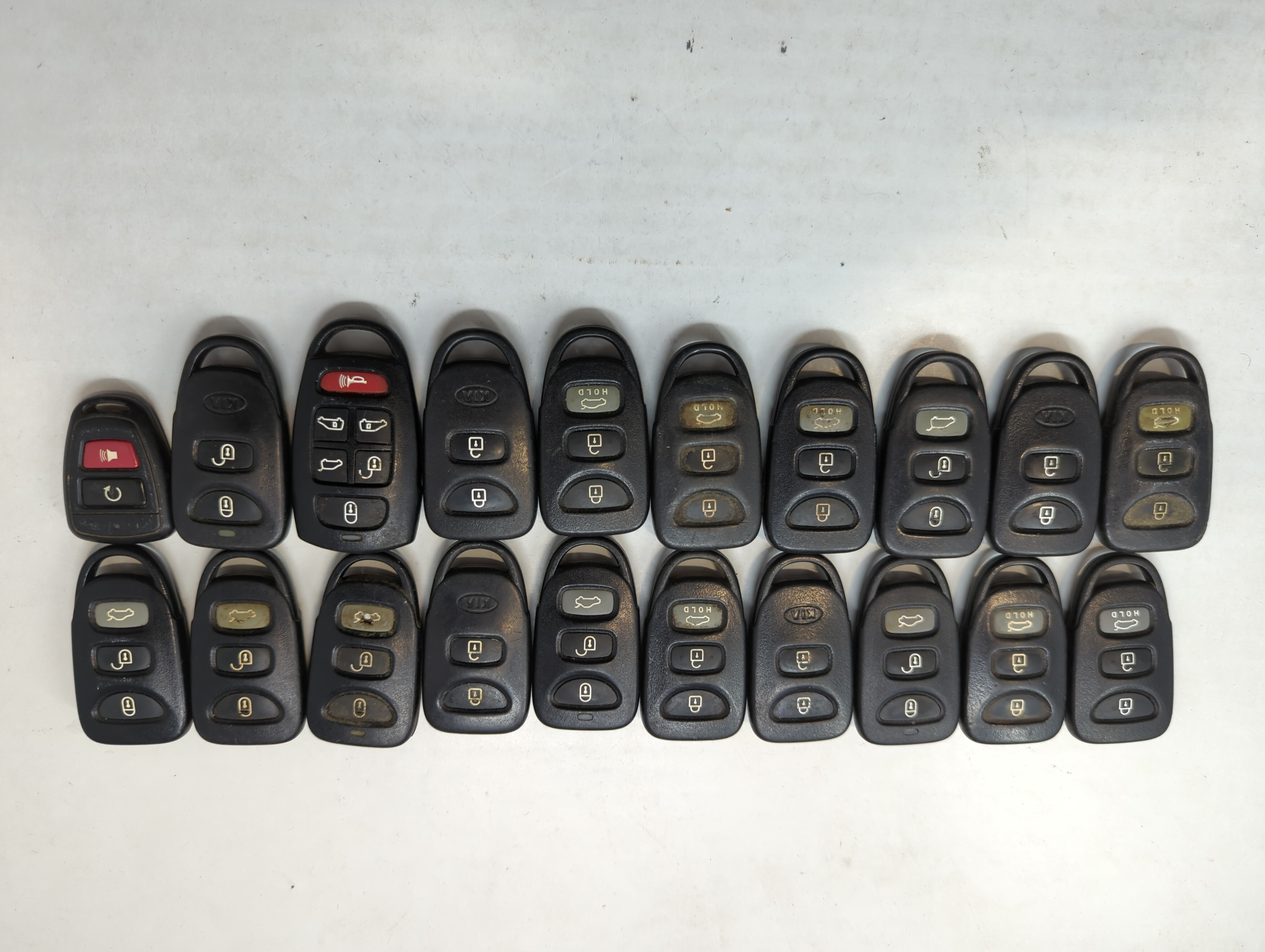 Picture of Lot of 20 Kia Keyless Entry Remote Fob MIXED FCC IDS MIXED PART NUMBERS 558025