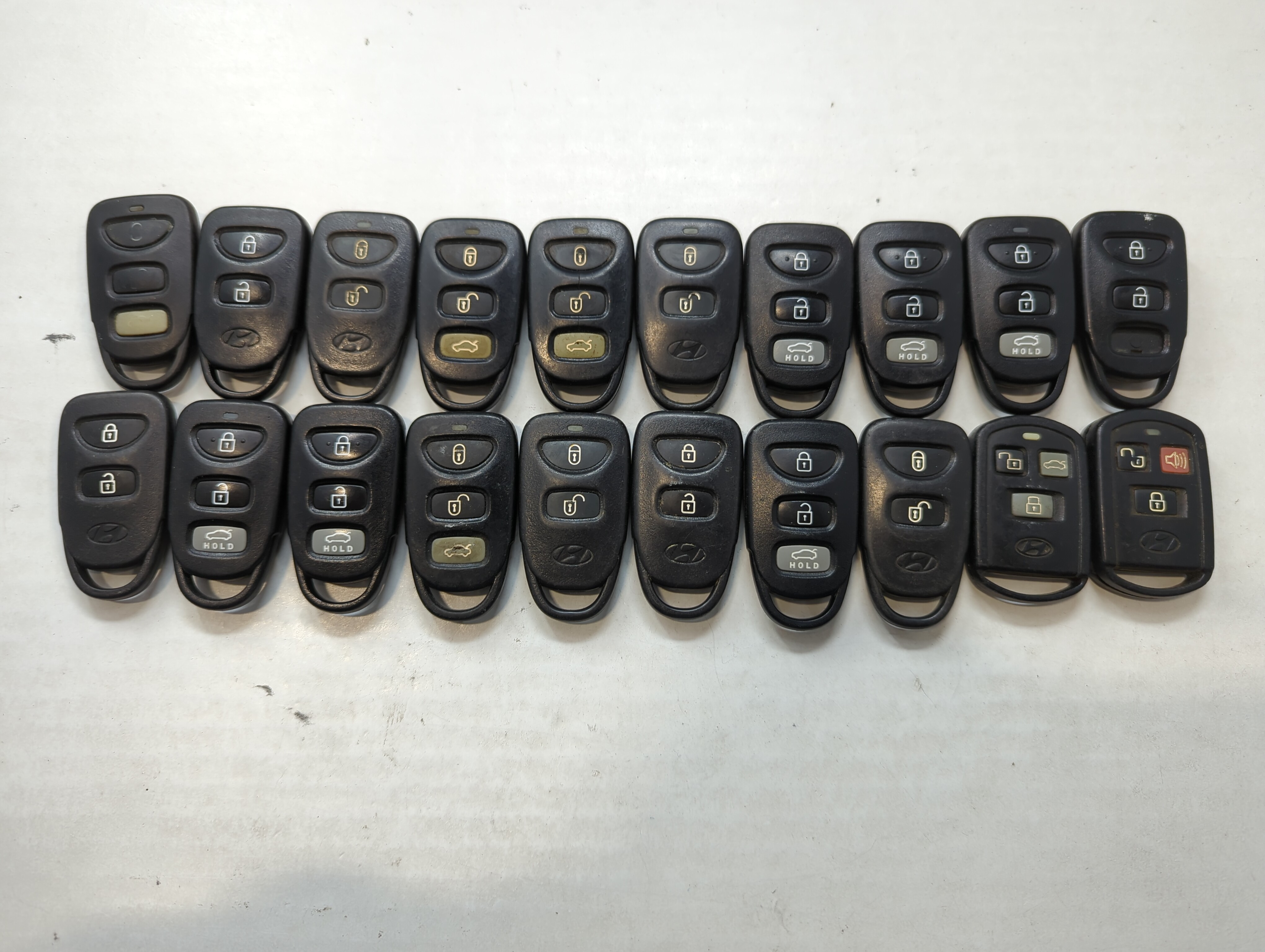 Picture of Lot of 20 Hyundai Keyless Entry Remote Fob MIXED FCC IDS MIXED PART 558026