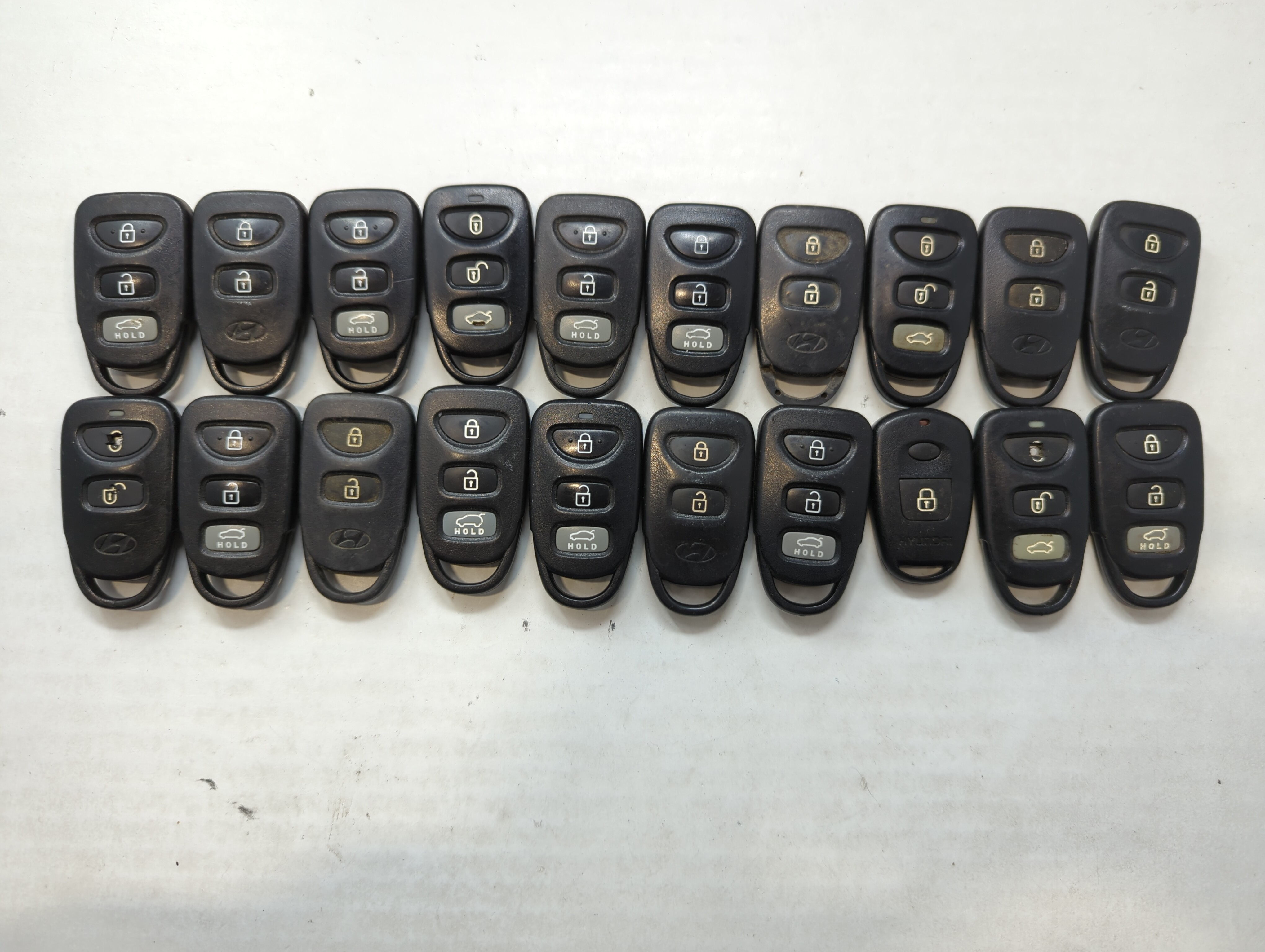 Picture of Lot of 20 Hyundai Keyless Entry Remote Fob MIXED FCC IDS MIXED PART 558027