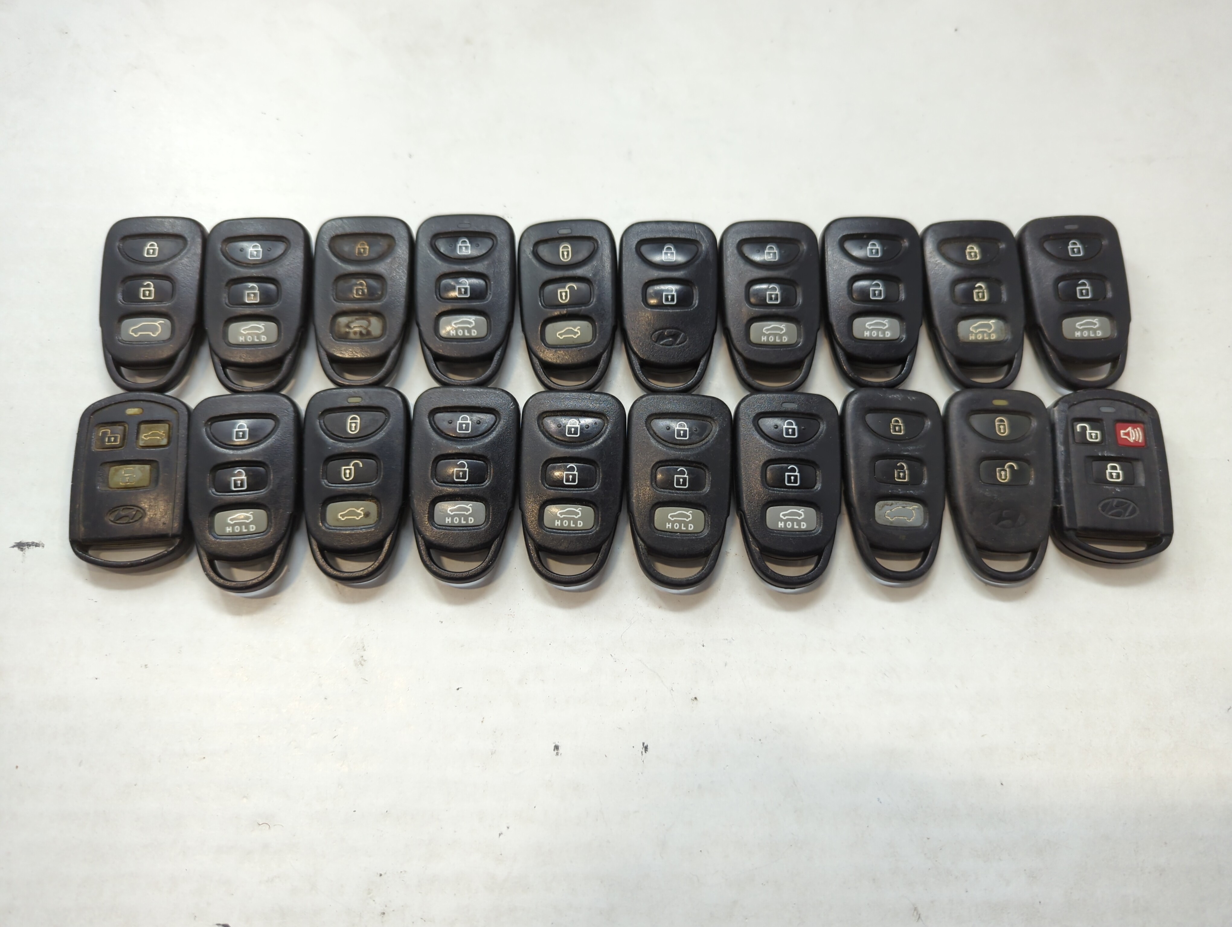 Picture of Lot of 20 Hyundai Keyless Entry Remote Fob MIXED FCC IDS MIXED PART 558028