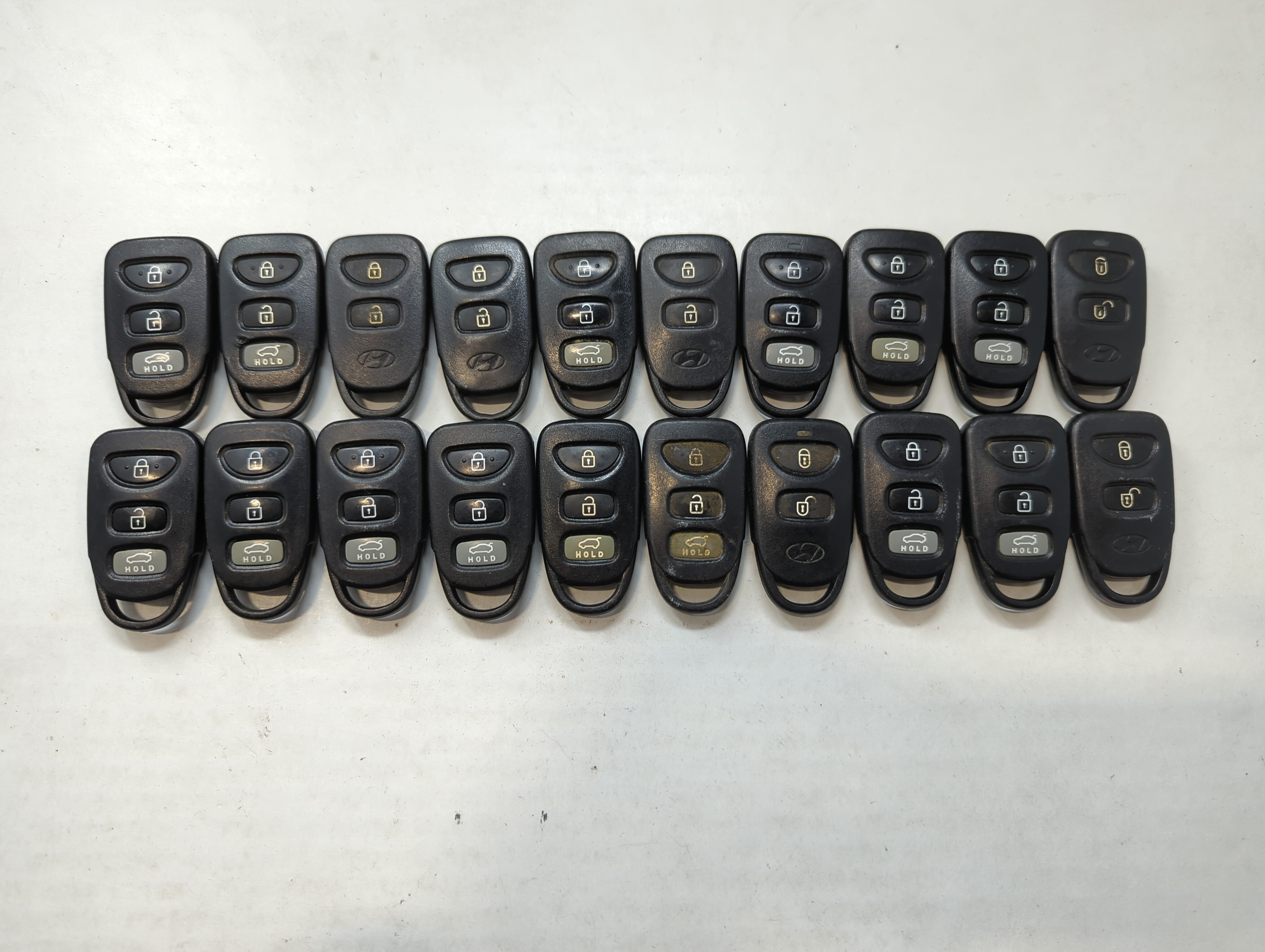Picture of Lot of 20 Hyundai Keyless Entry Remote Fob MIXED FCC IDS MIXED PART 558029