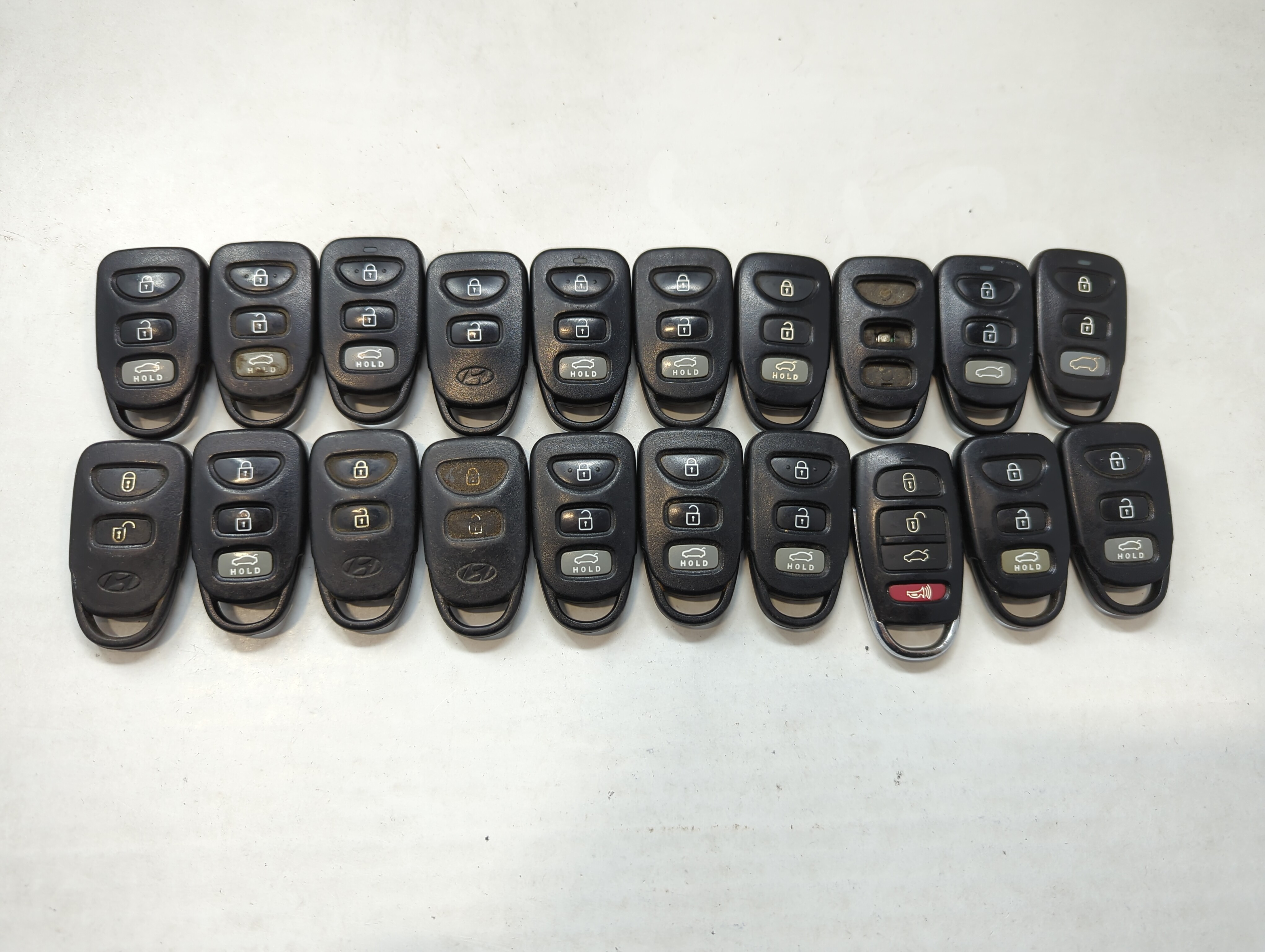 Picture of Lot of 20 Hyundai Keyless Entry Remote Fob MIXED FCC IDS MIXED PART 558030