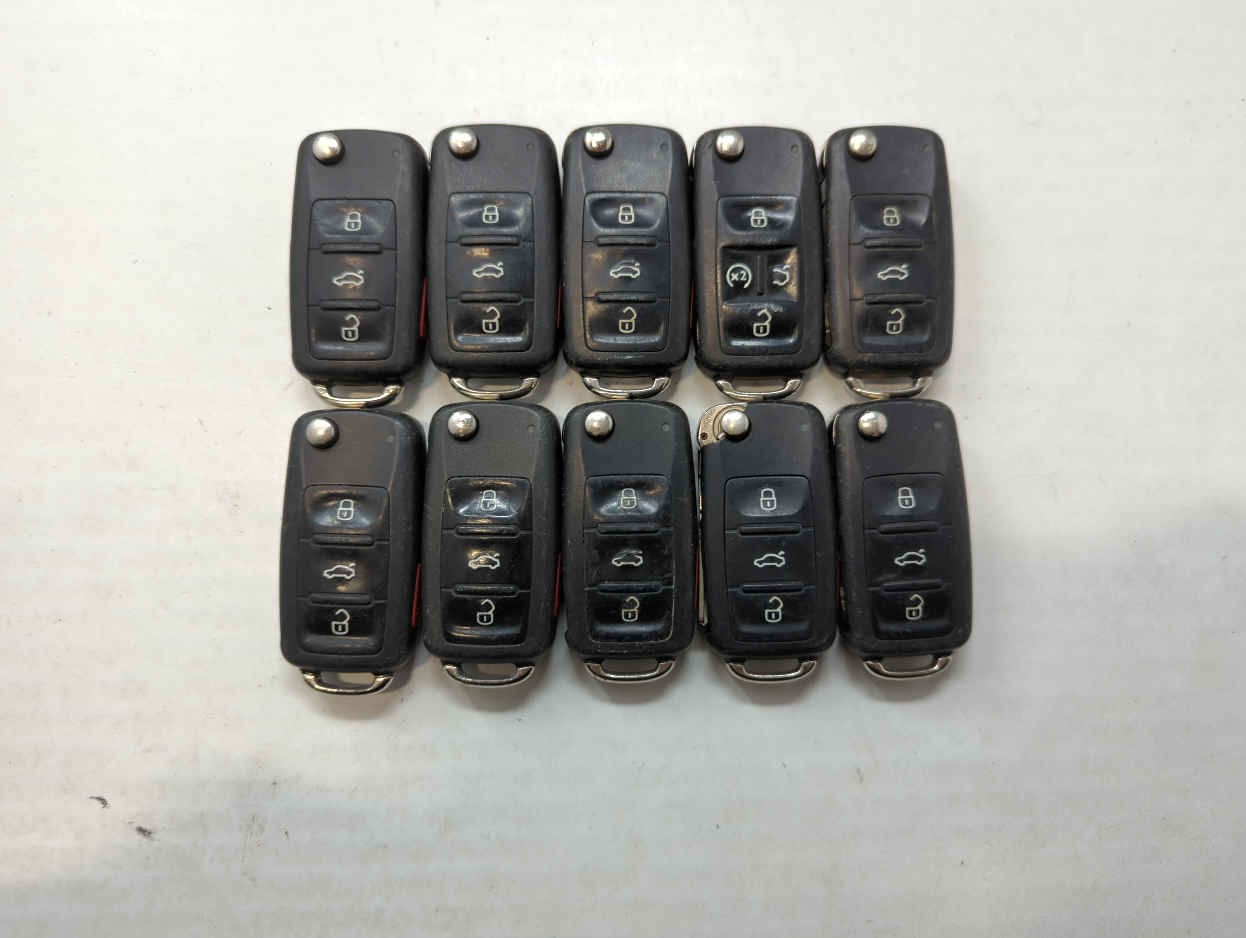 Picture of Lot of 10 Volkswagen Keyless Entry Remote Fob MIXED FCC IDS MIXED PART 558950