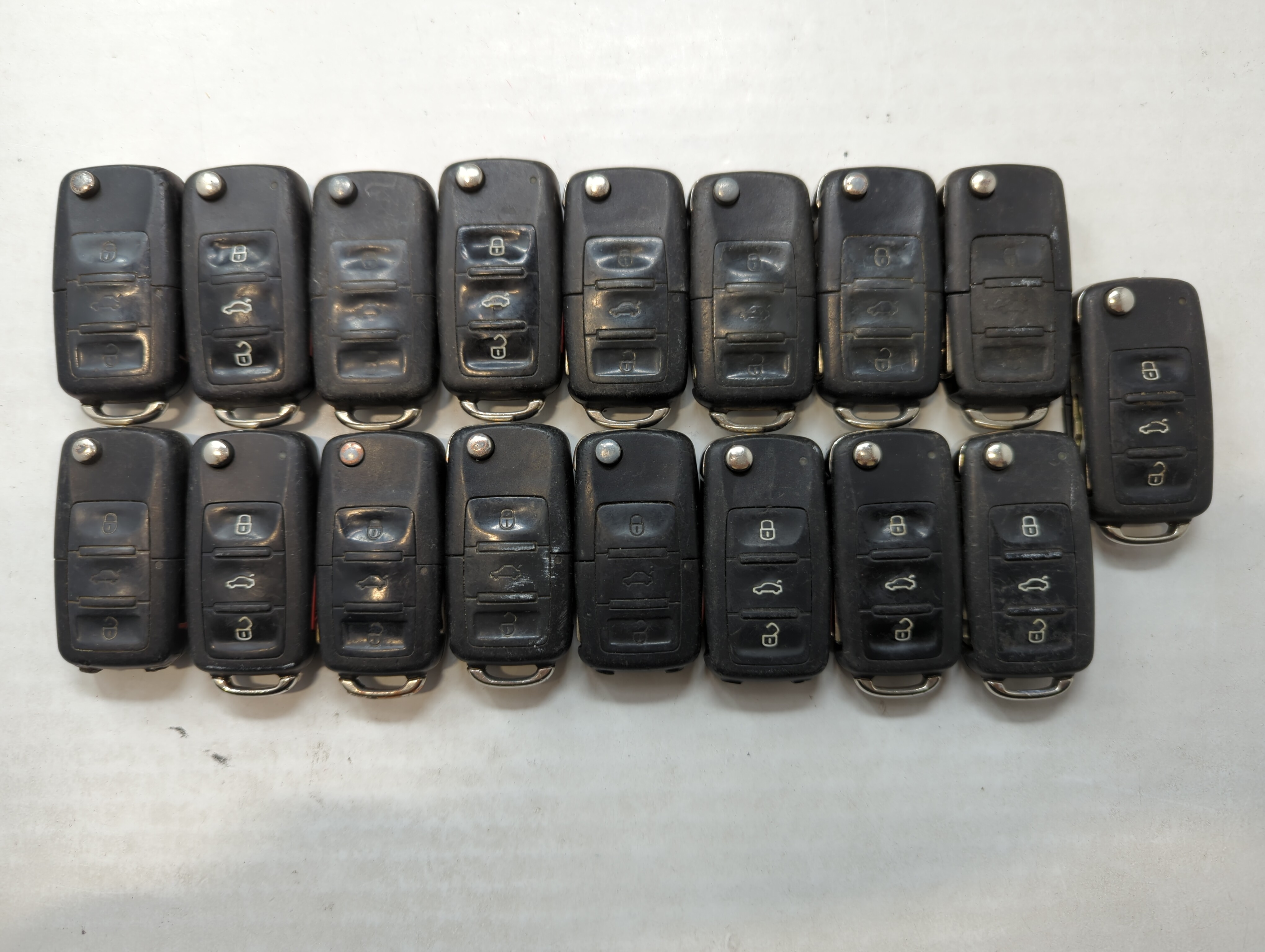 Lot of 20 Volkswagen Keyless Entry Remote Fob MIXED FCC IDS MIXED PART 558974 - Oemusedautoparts1.com