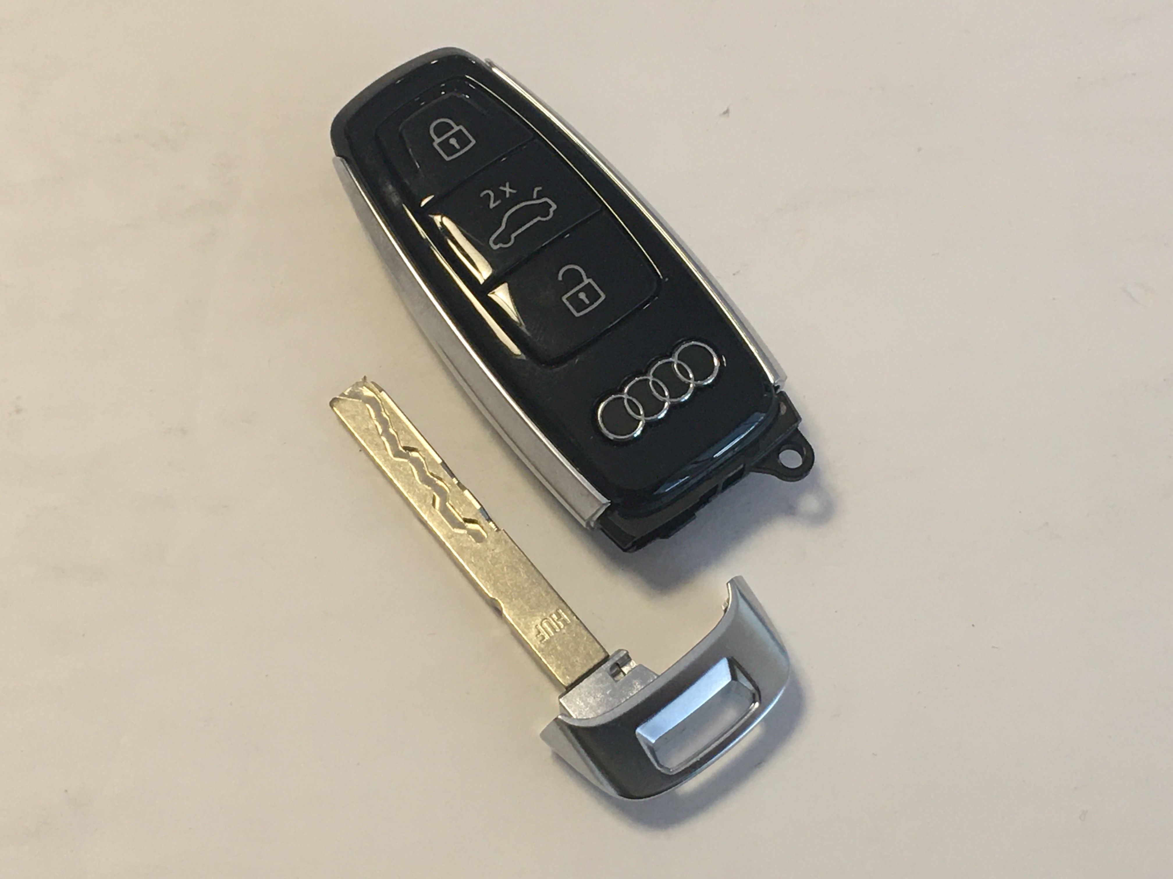 Audi Keyless Entry Remote 4n0.959.754.Am 4 Buttons Car 55928 - Oemusedautoparts1.com
