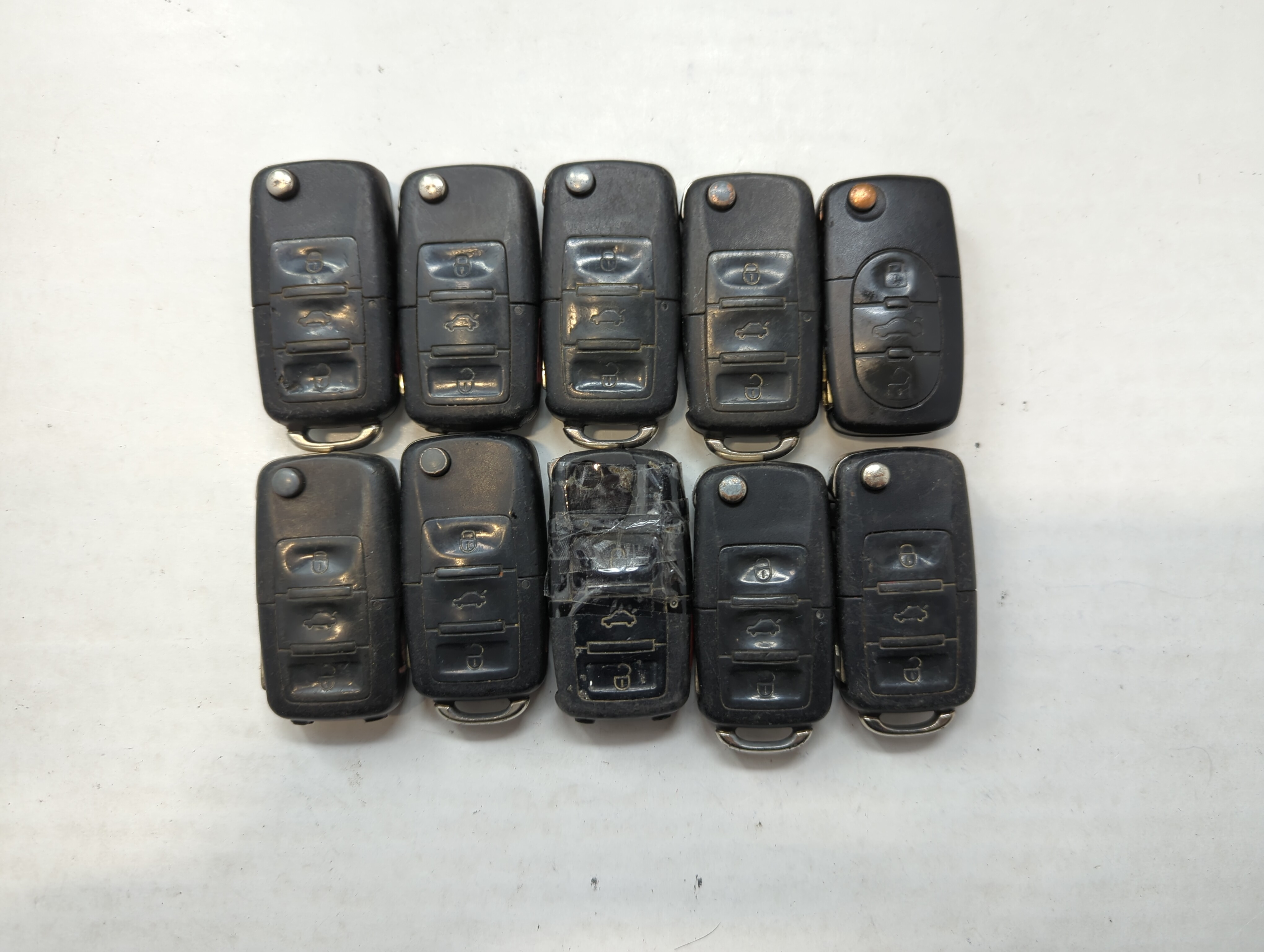 Picture of Lot of 10 Volkswagen Keyless Entry Remote Fob NBG8137T | NBG735868T 559368