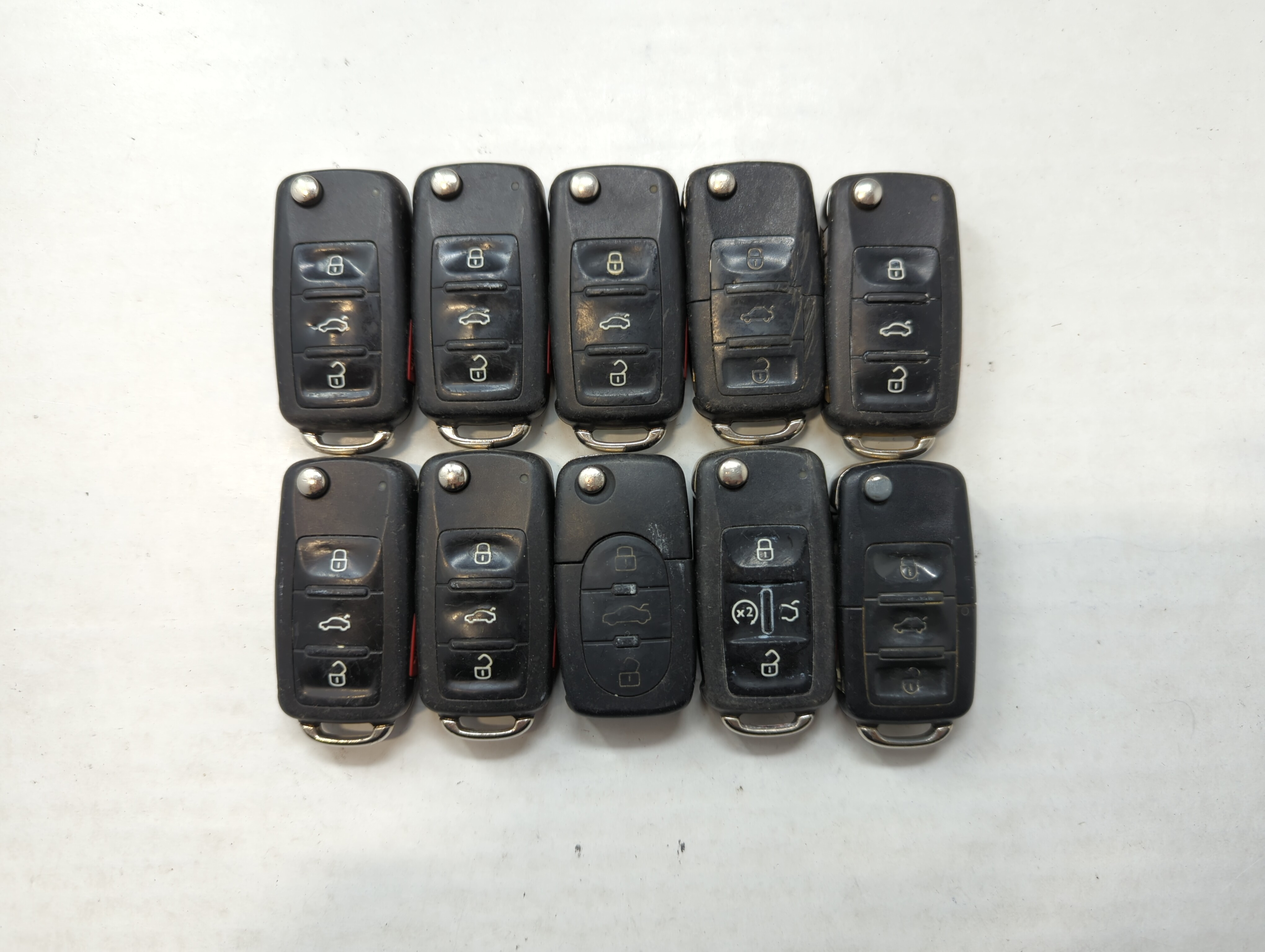 Picture of Lot of 10 Volkswagen Keyless Entry Remote Fob NBG8137T | NBG735868T 559370