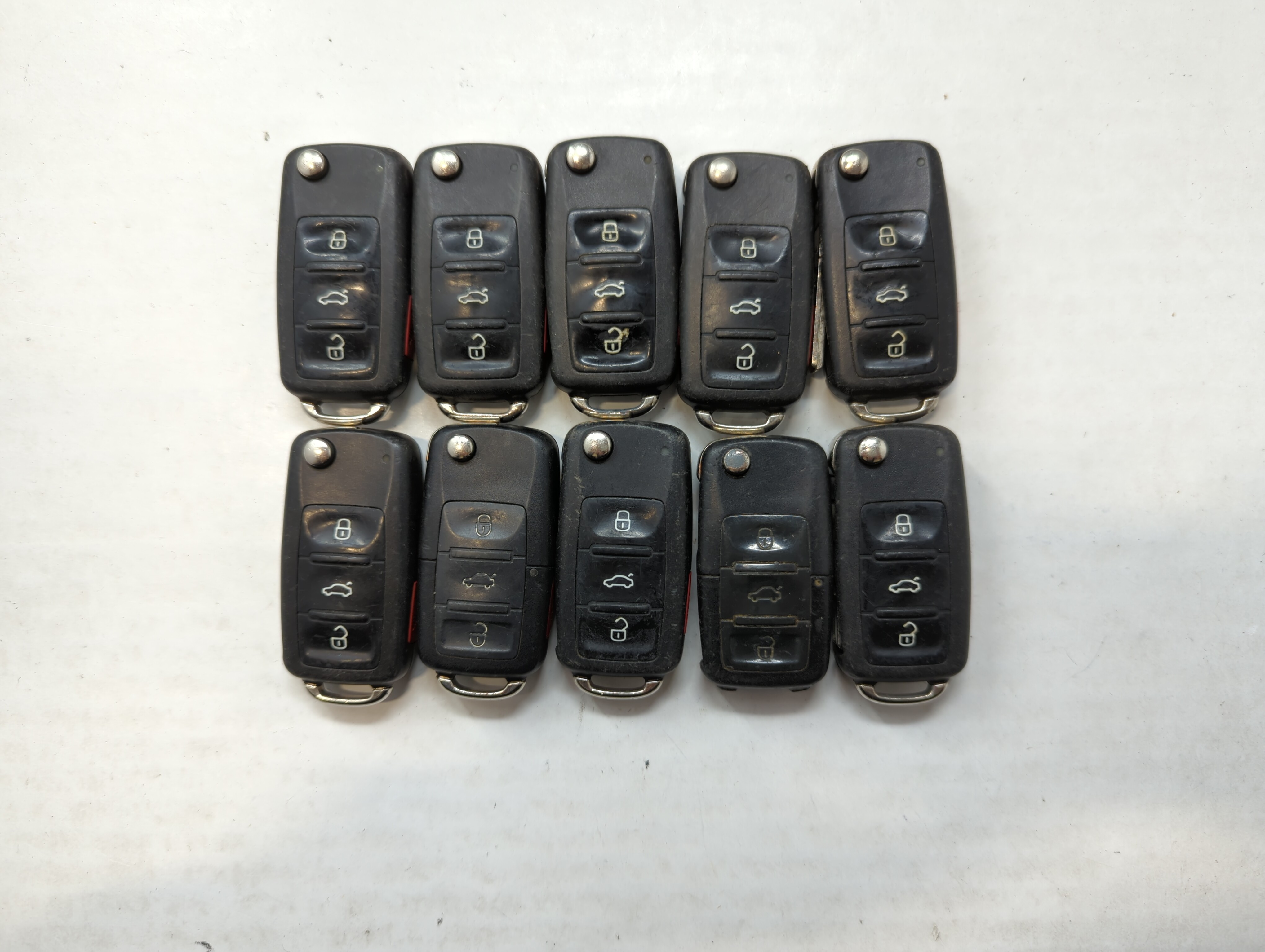 Picture of Lot of 10 Volkswagen Keyless Entry Remote Fob NBG8137T | NBG735868T 559374