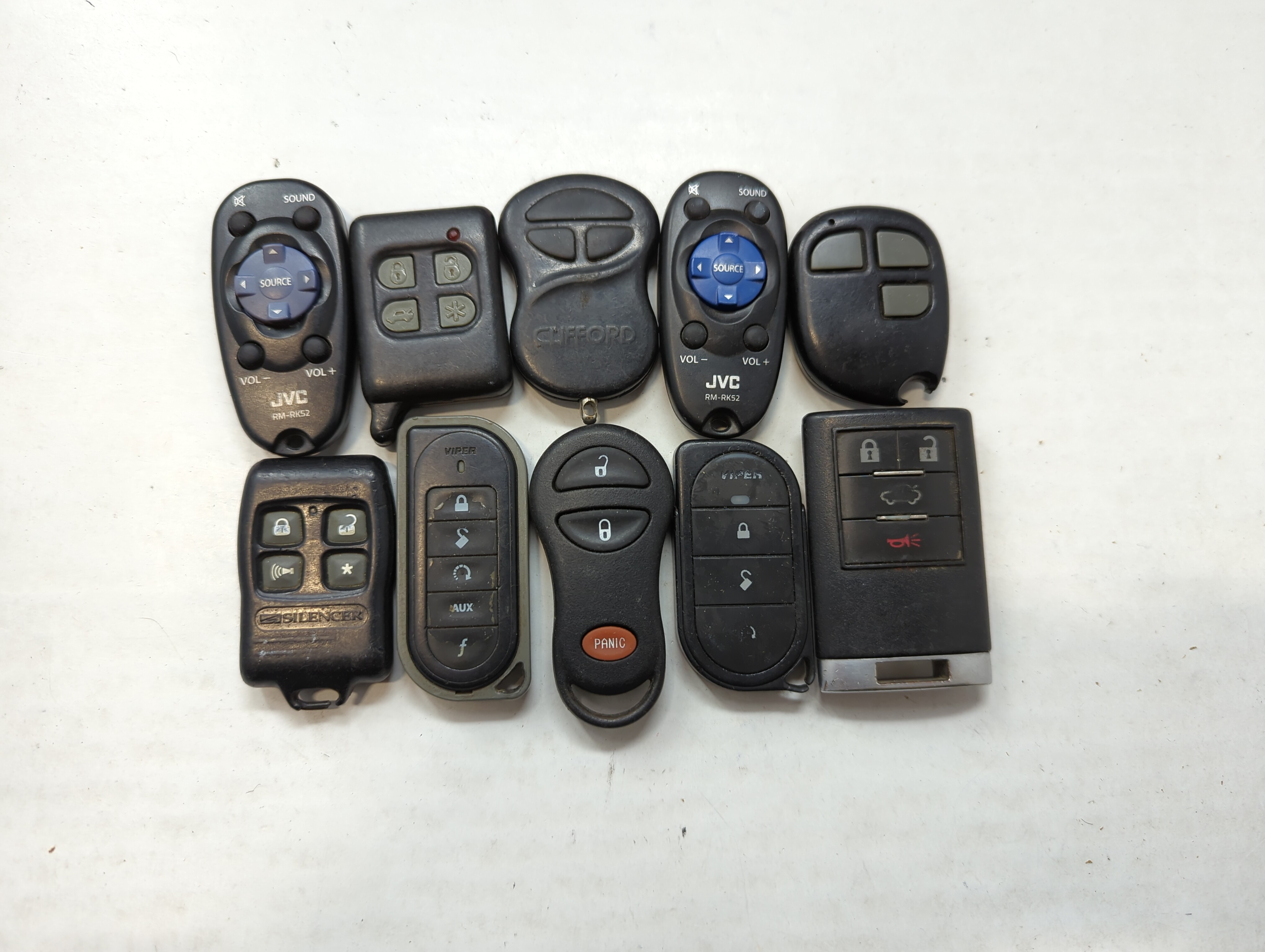 Picture of Lot of 10 Aftermarket Keyless Entry Remote Fob MIXED FCC IDS MIXED PART 559553