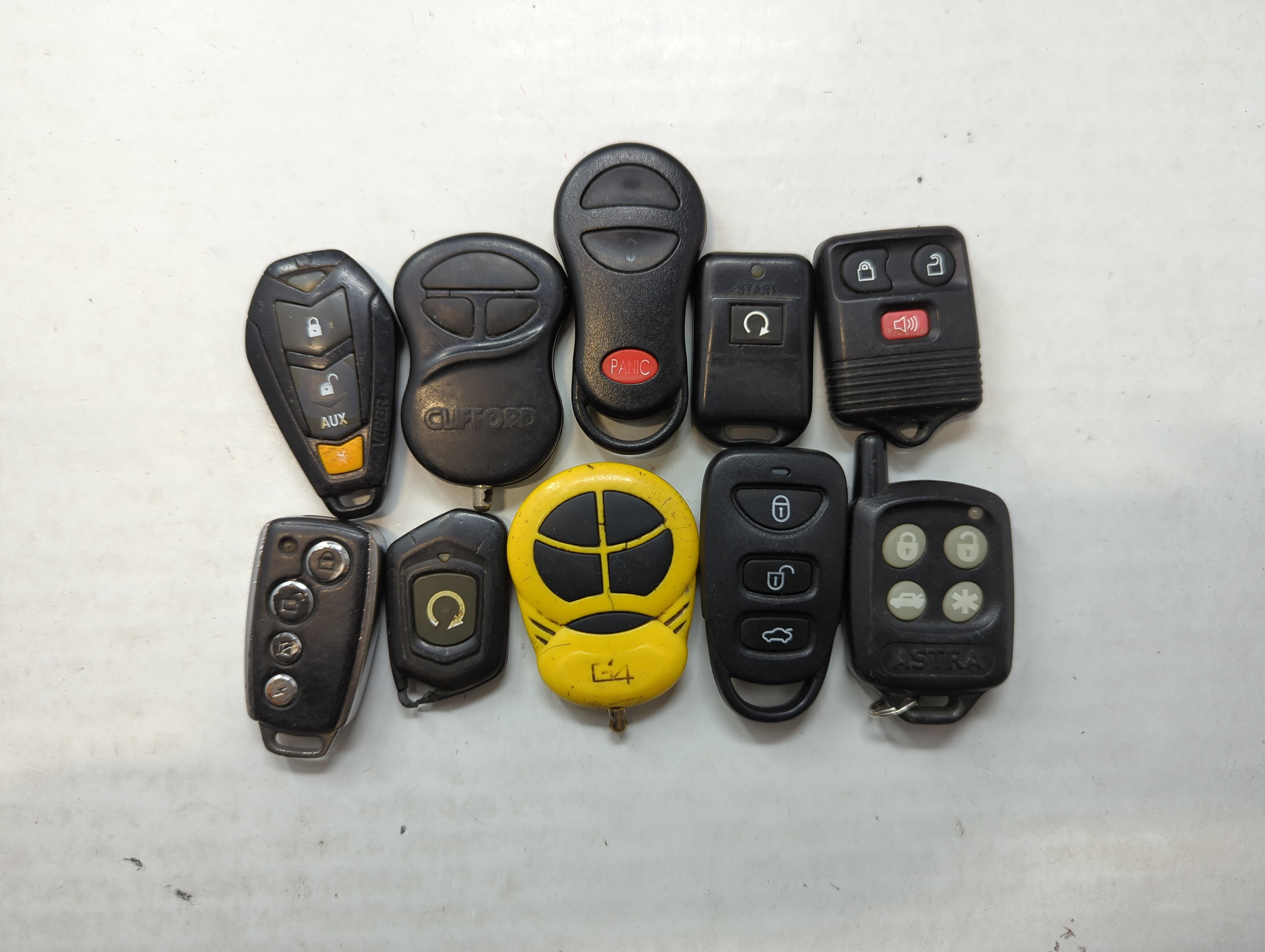 Picture of Lot of 10 Aftermarket Keyless Entry Remote Fob MIXED FCC IDS MIXED PART 559576