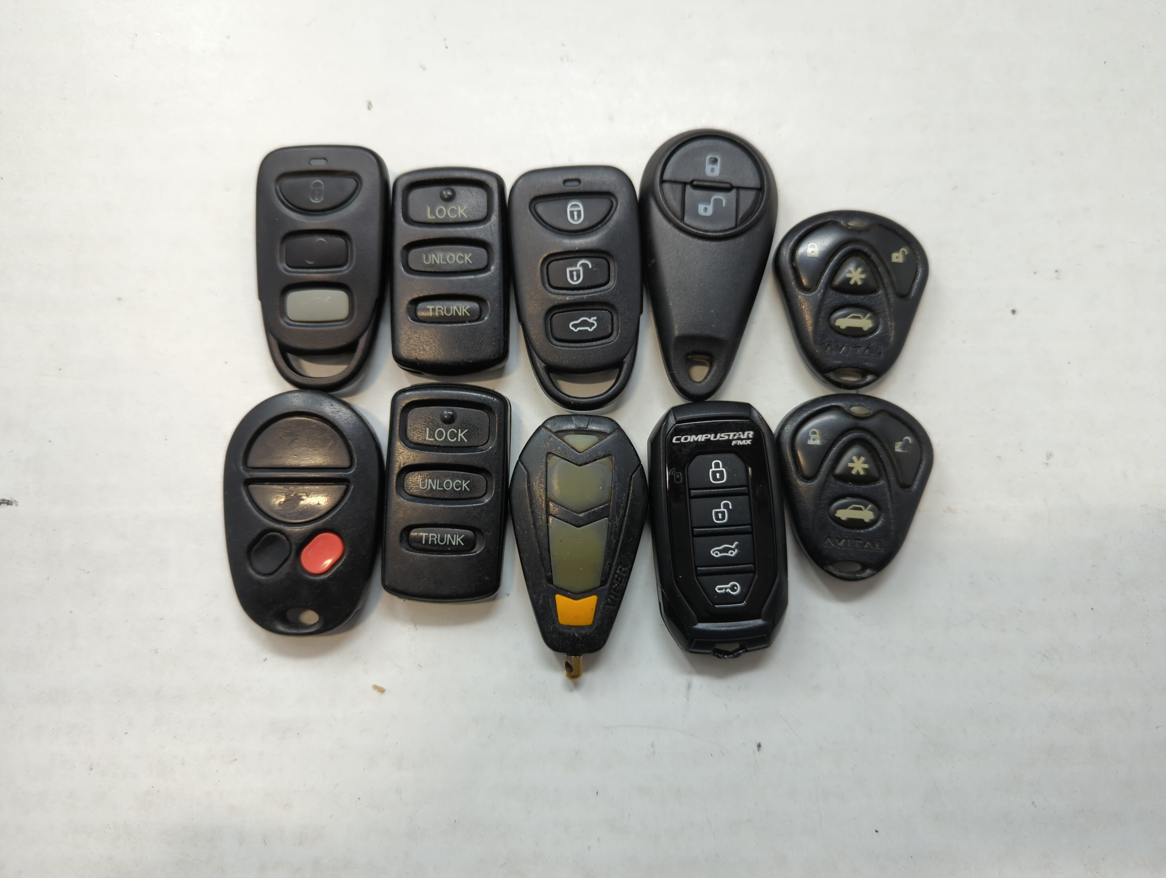 Picture of Lot of 10 Aftermarket Keyless Entry Remote Fob MIXED FCC IDS MIXED PART 559578