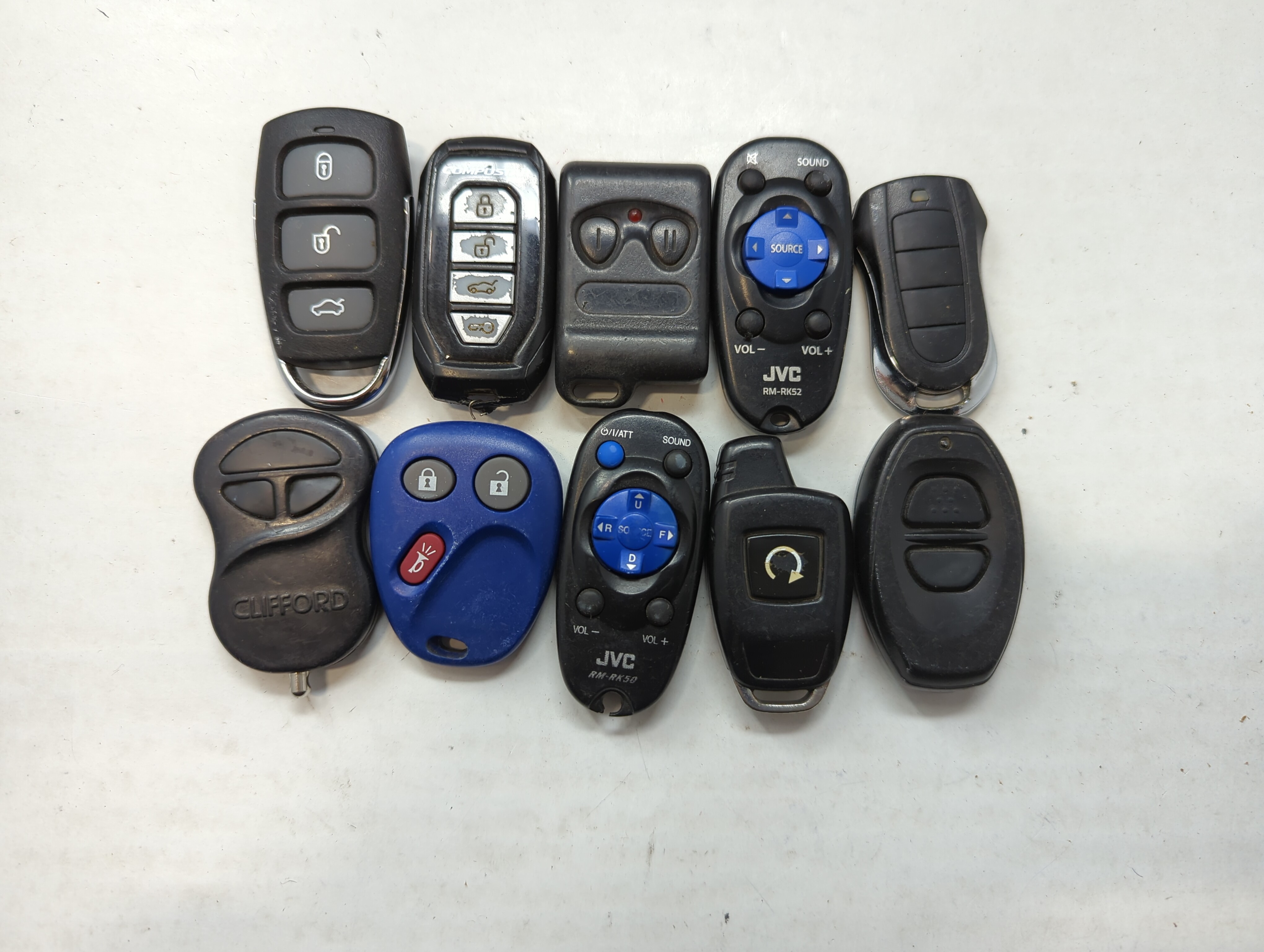 Picture of Lot of 10 Aftermarket Keyless Entry Remote Fob MIXED FCC IDS MIXED PART 559661
