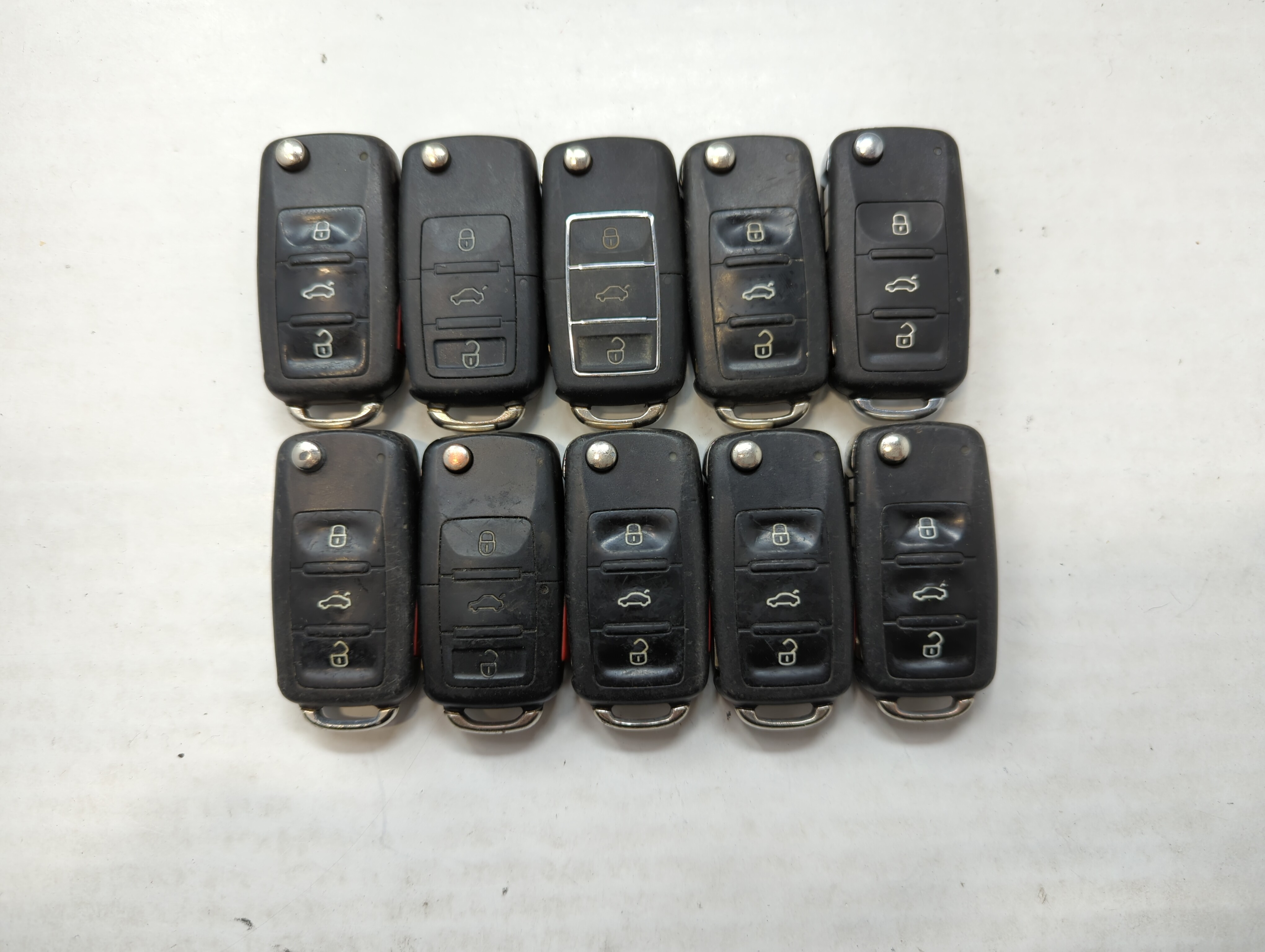Picture of Lot of 10 Aftermarket Keyless Entry Remote Fob MIXED FCC IDS MIXED PART 559686