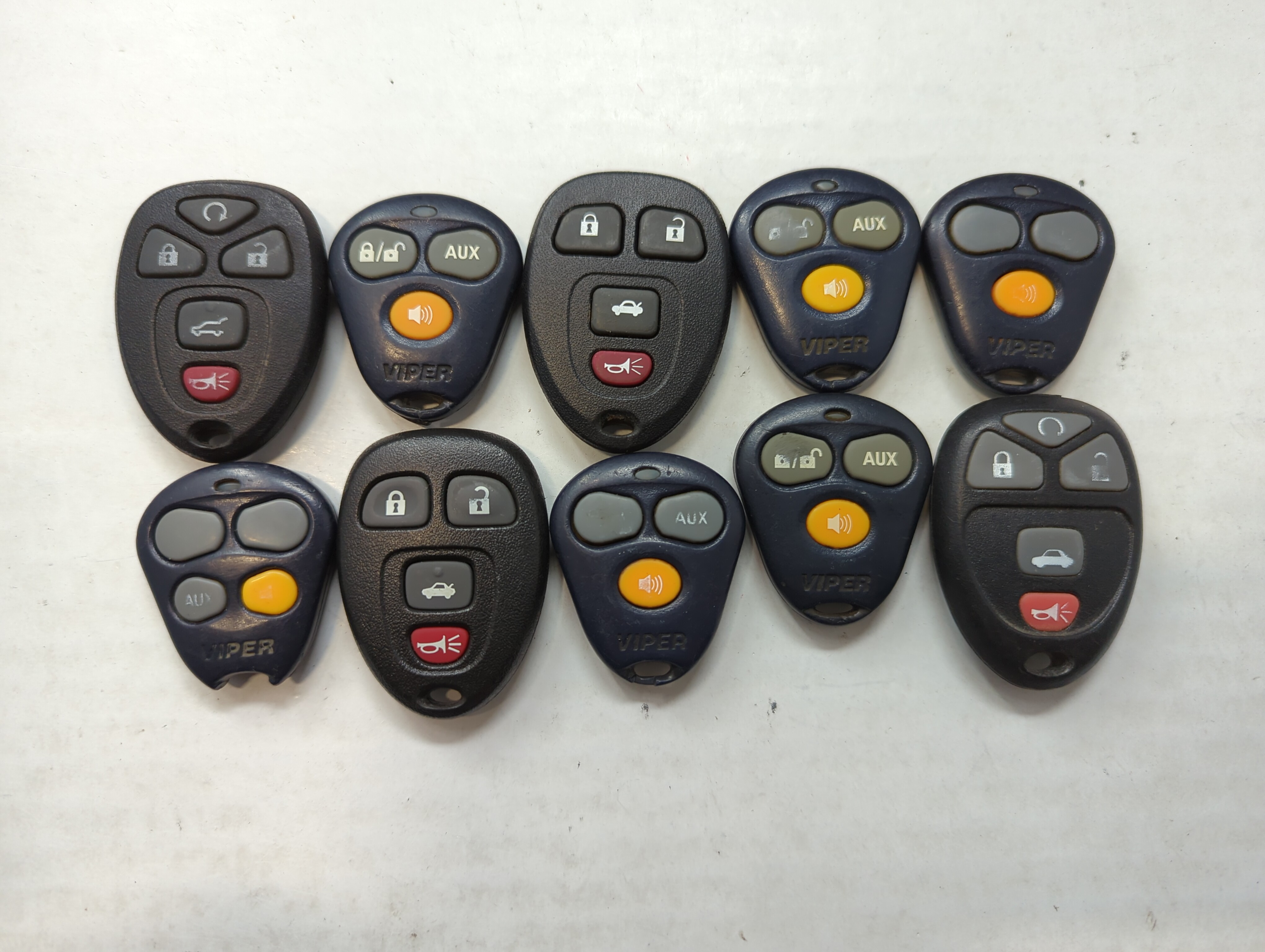 Picture of Lot of 10 Aftermarket Keyless Entry Remote Fob MIXED FCC IDS MIXED PART 559695
