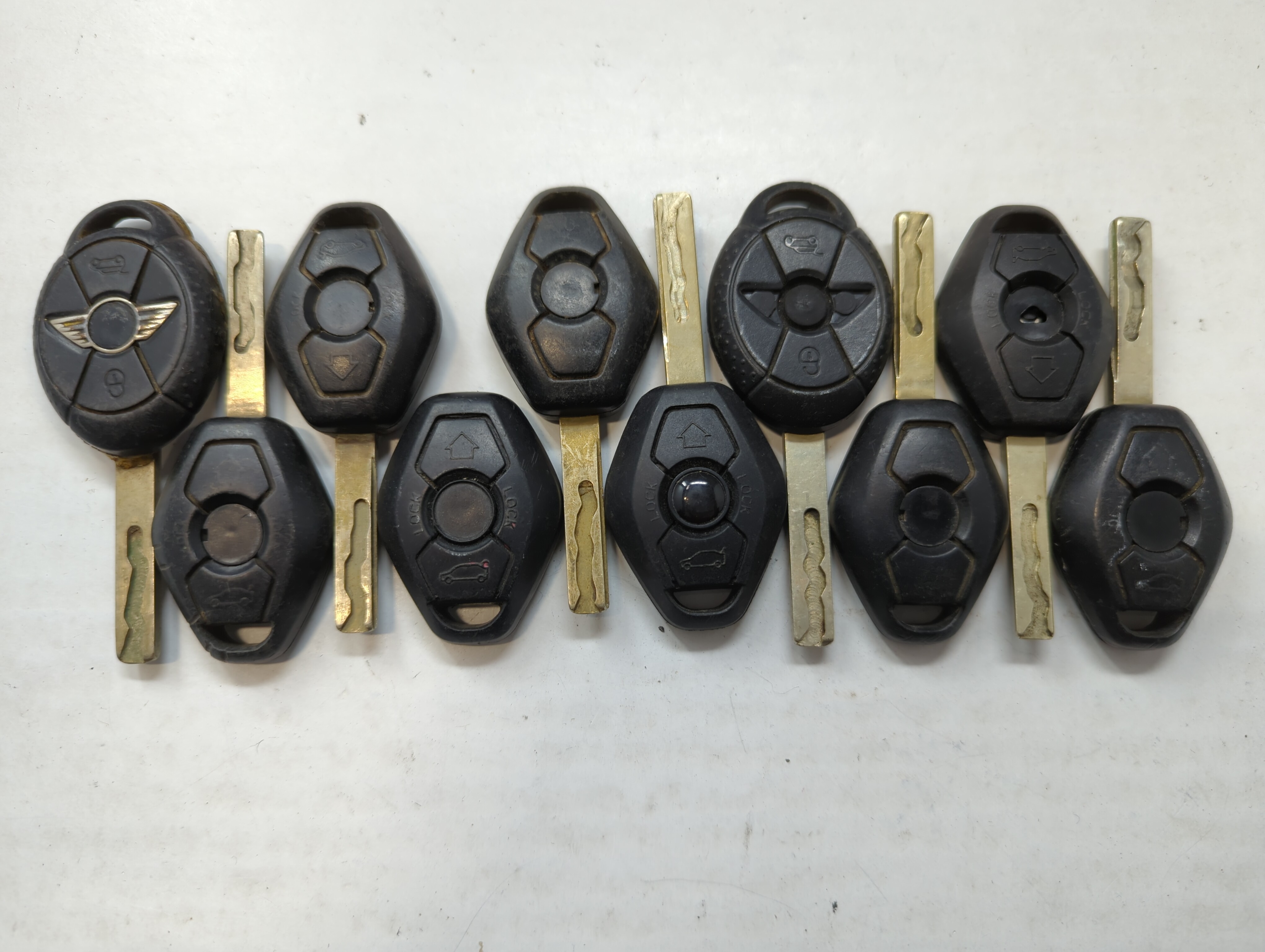 Picture of Lot of 10 Aftermarket Bmw Keyless Entry Remote Fob MIXED FCC IDS MIXED 559708