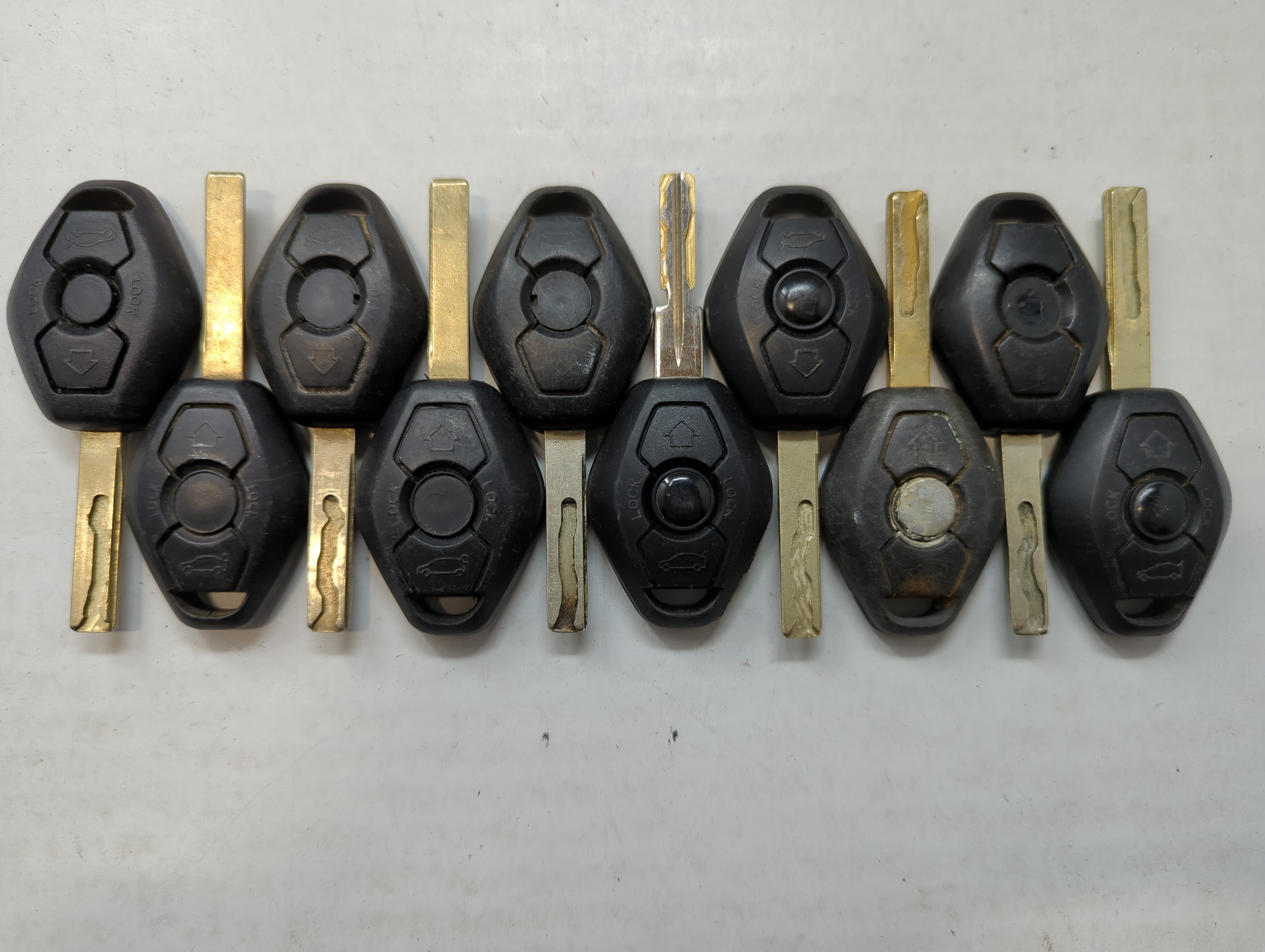 Picture of Lot of 10 Aftermarket Bmw Keyless Entry Remote Fob MIXED FCC IDS MIXED 559720