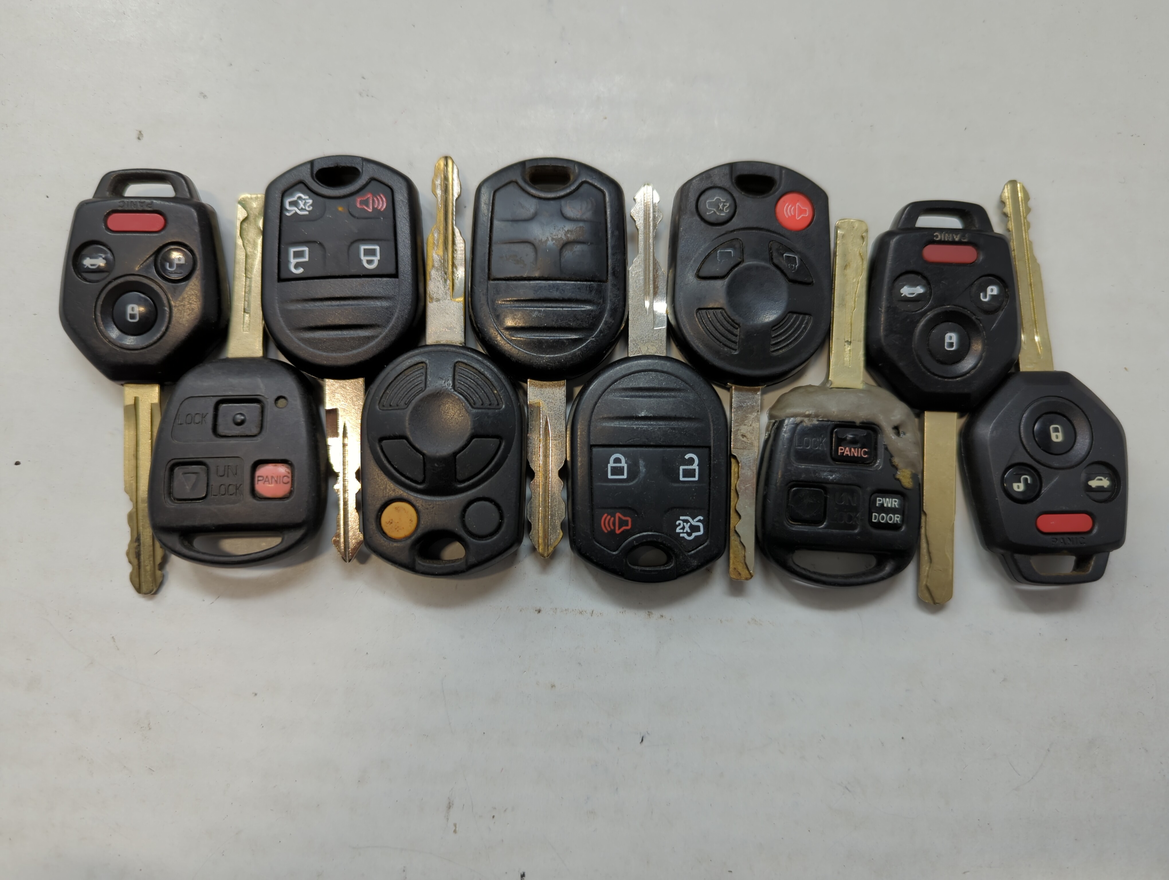Picture of Lot of 10 Aftermarket Keyless Entry Remote Fob MIXED FCC IDS MIXED PART 559771