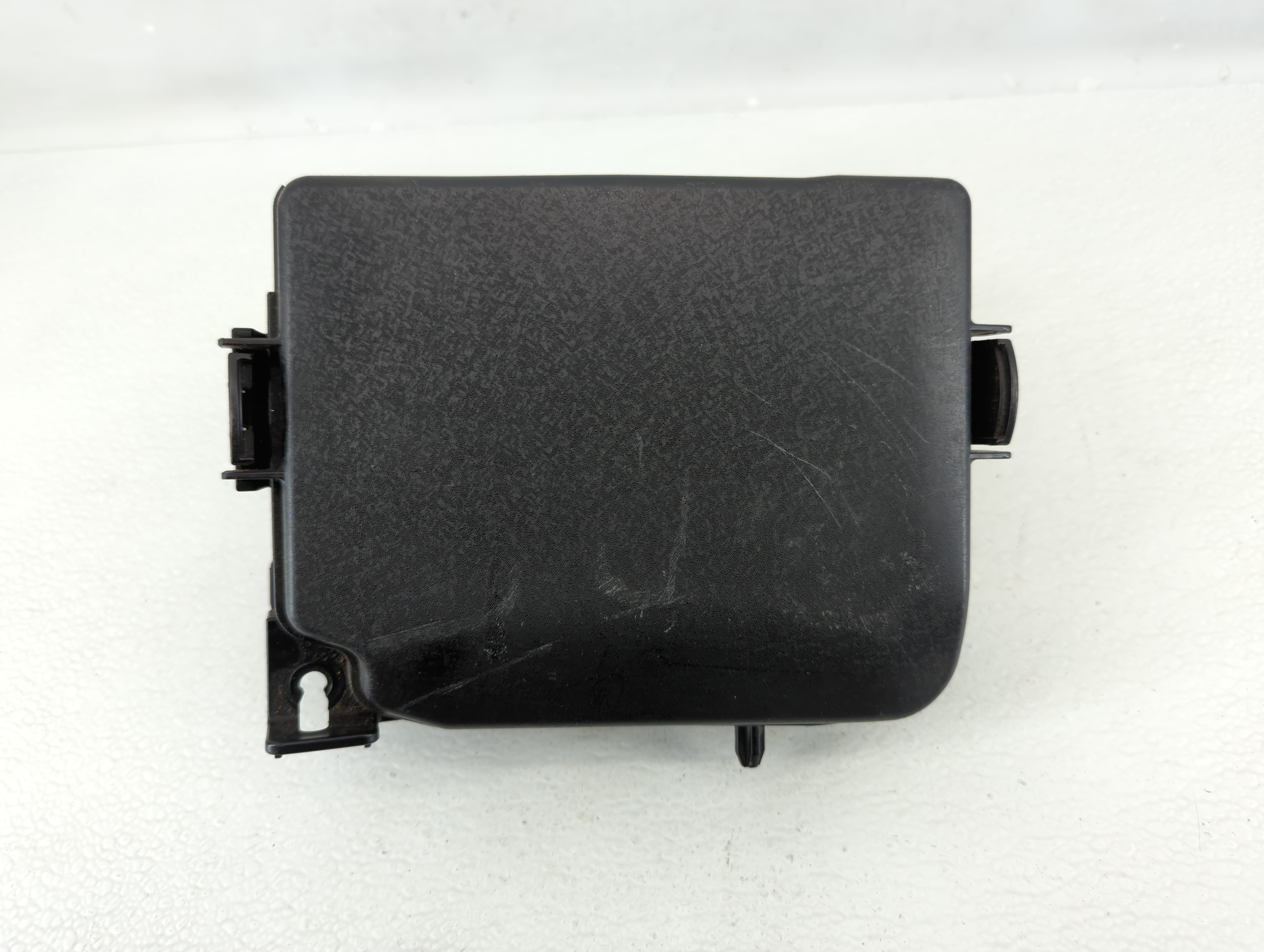 Picture of 2017-2018 Kia Forte Fusebox Fuse Box Relay Module 560925