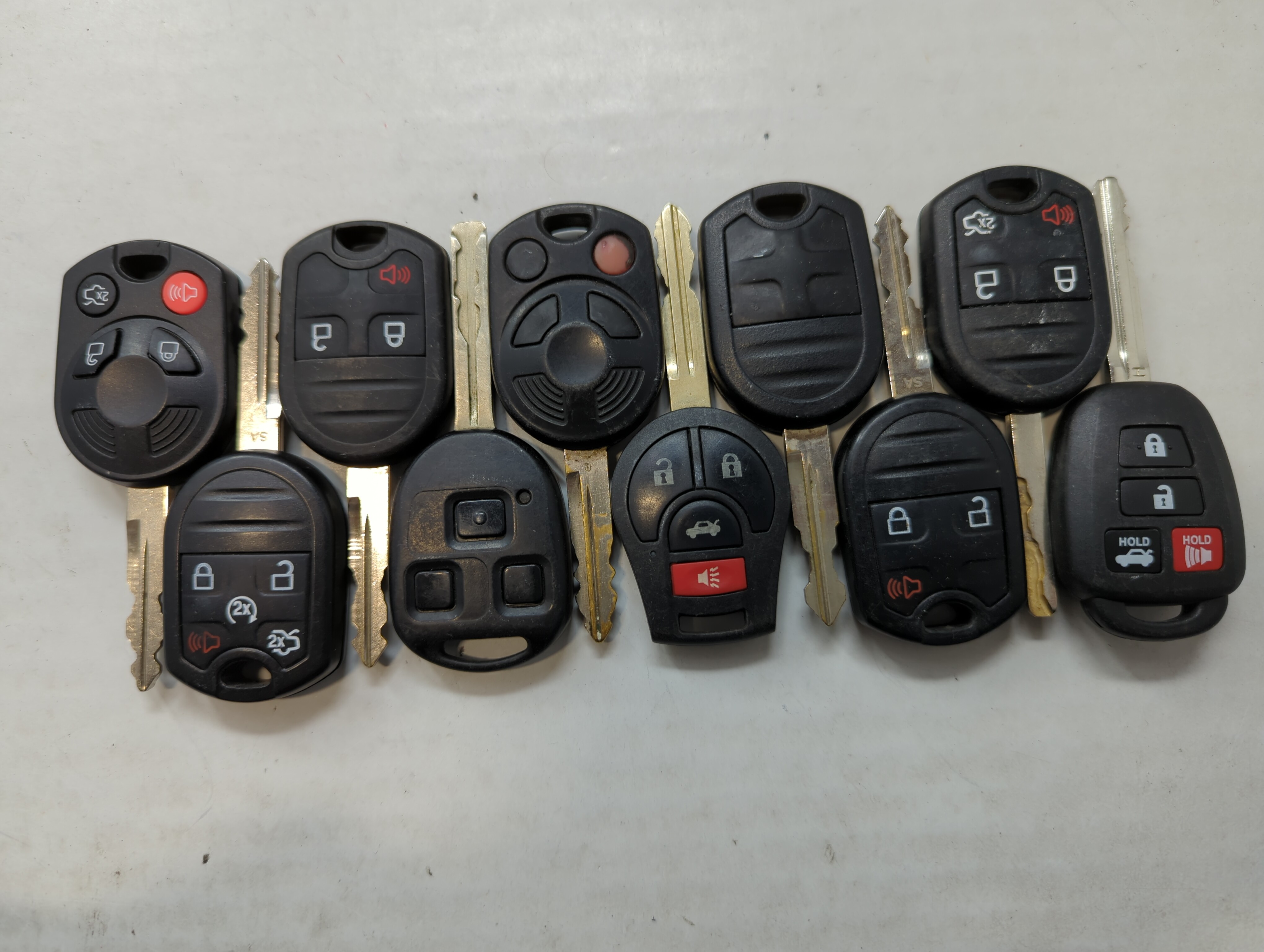 Picture of Lot of 10 Aftermarket Keyless Entry Remote Fob MIXED FCC IDS MIXED PART 563200