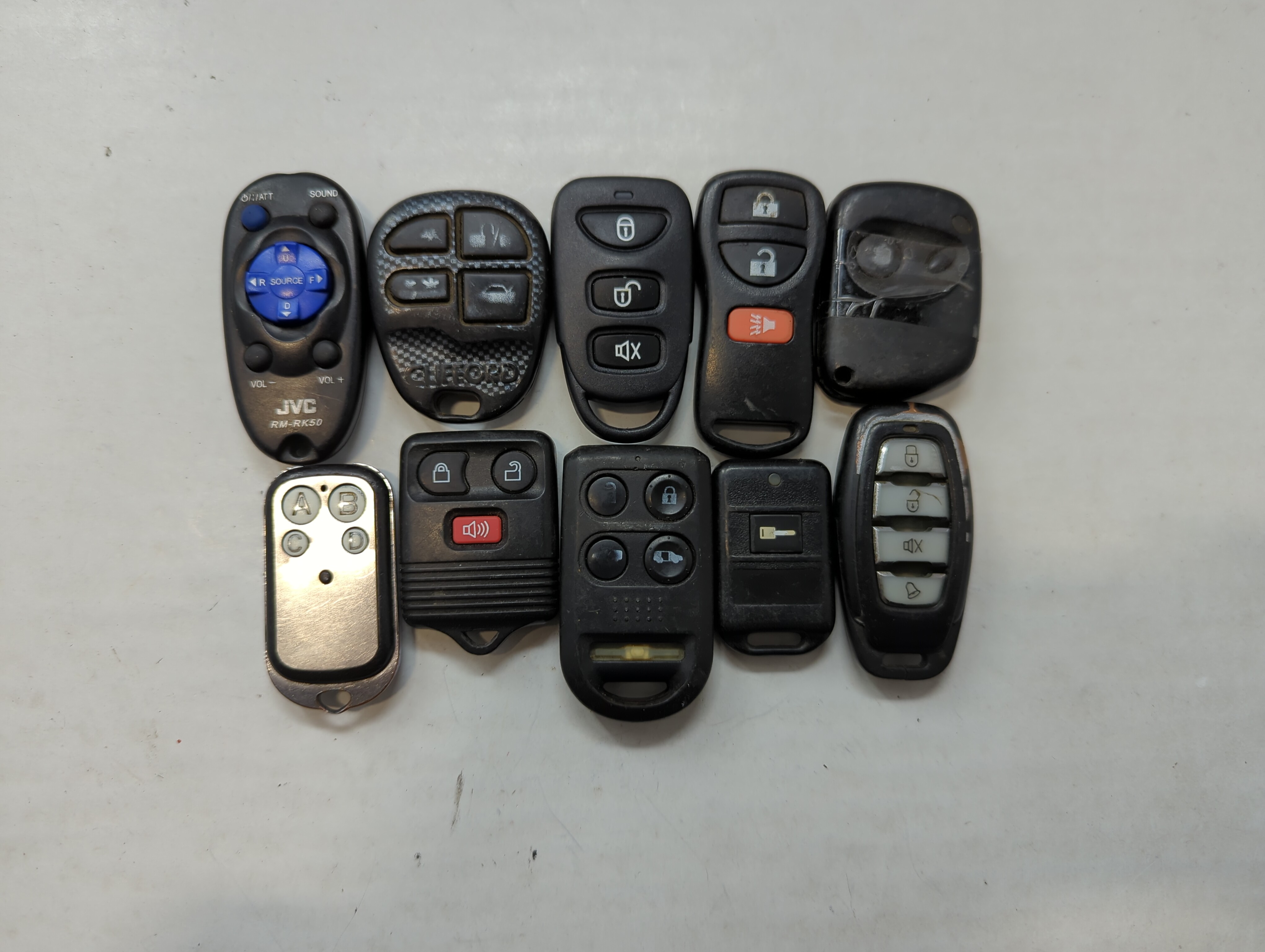 Picture of Lot of 10 Aftermarket Keyless Entry Remote Fob MIXED FCC IDS MIXED PART 563243