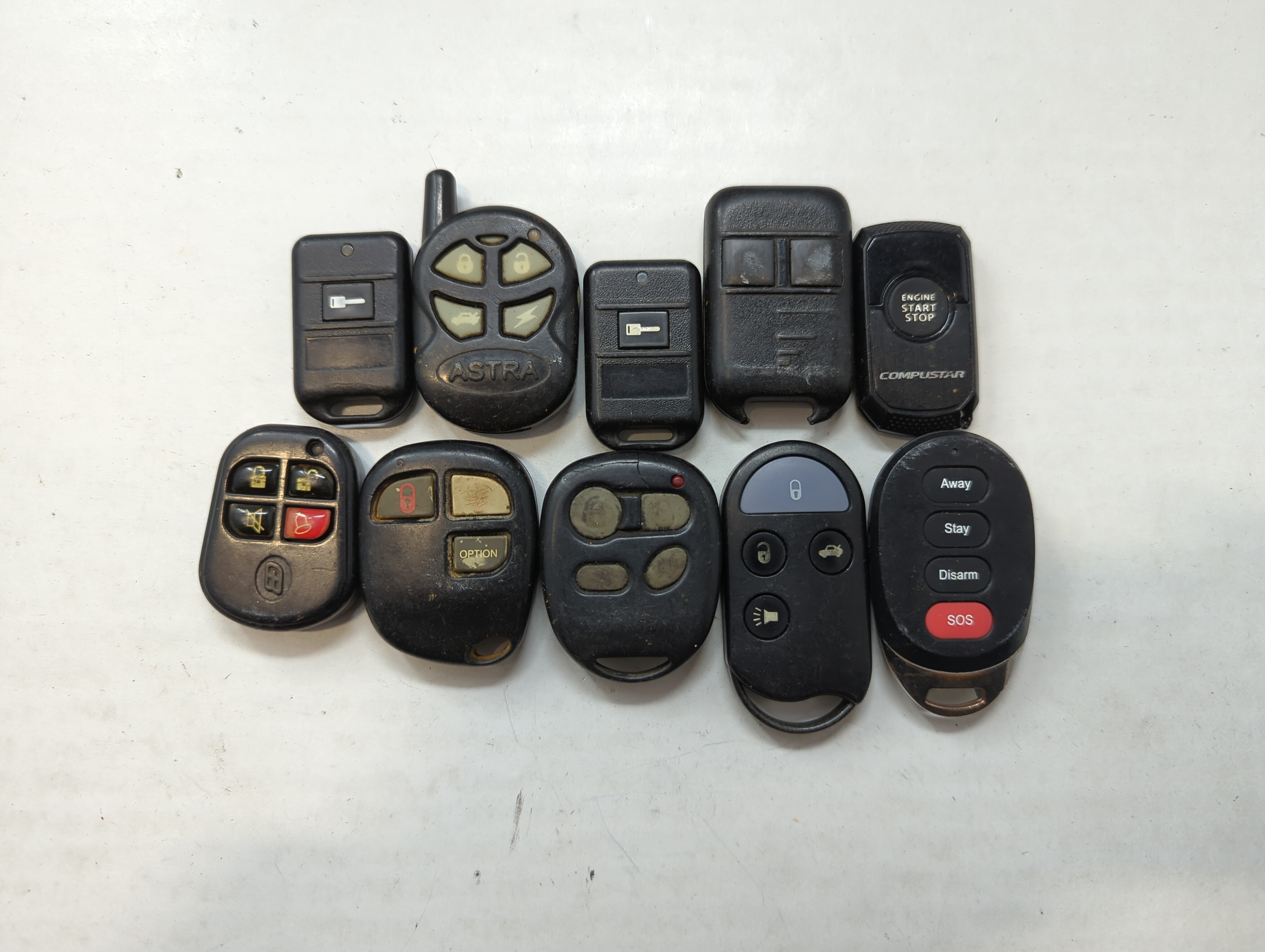 Picture of Lot of 10 Aftermarket Keyless Entry Remote Fob MIXED FCC IDS MIXED PART 563244