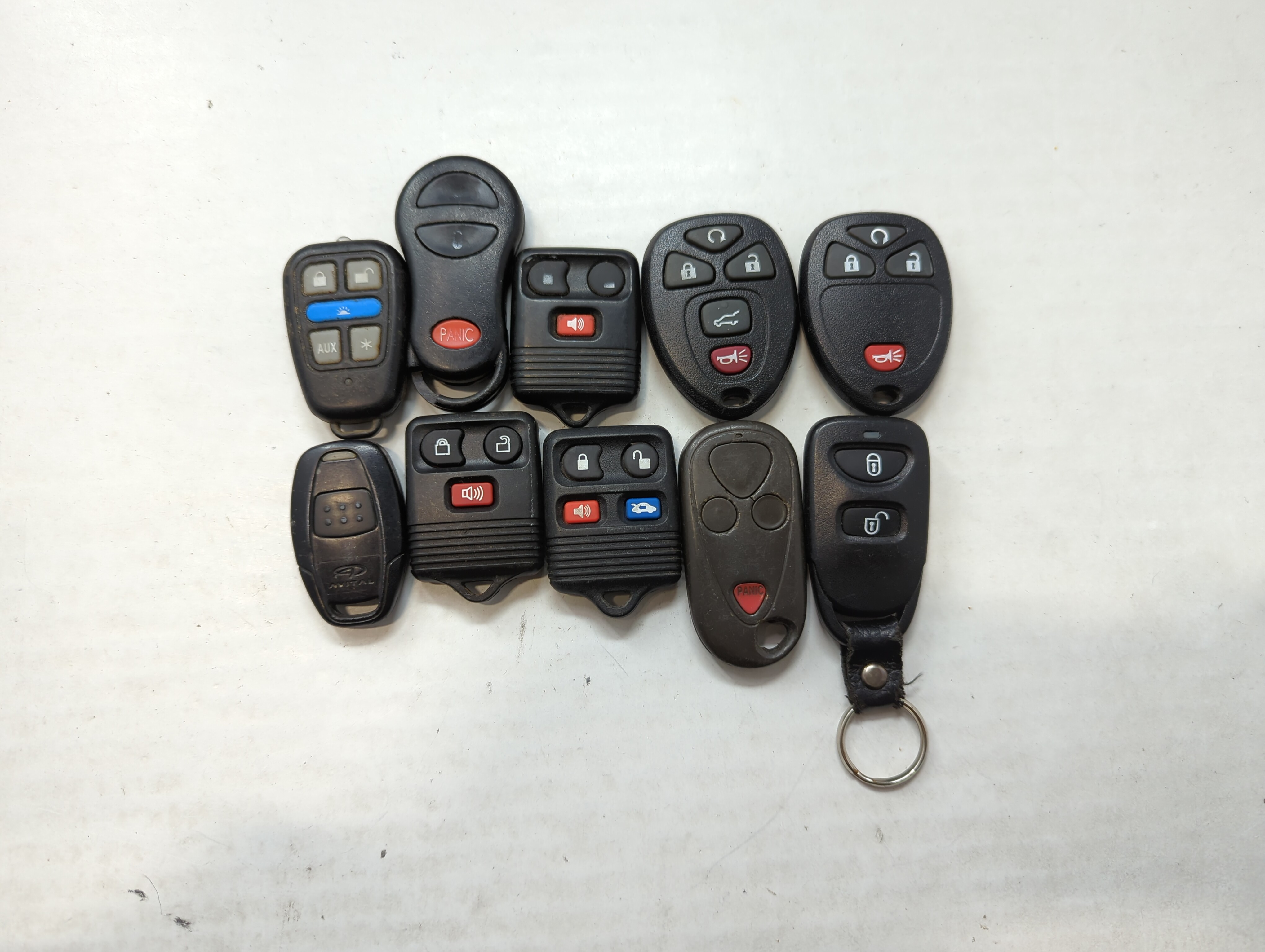 Picture of Lot of 10 Aftermarket Keyless Entry Remote Fob MIXED FCC IDS MIXED PART 563590